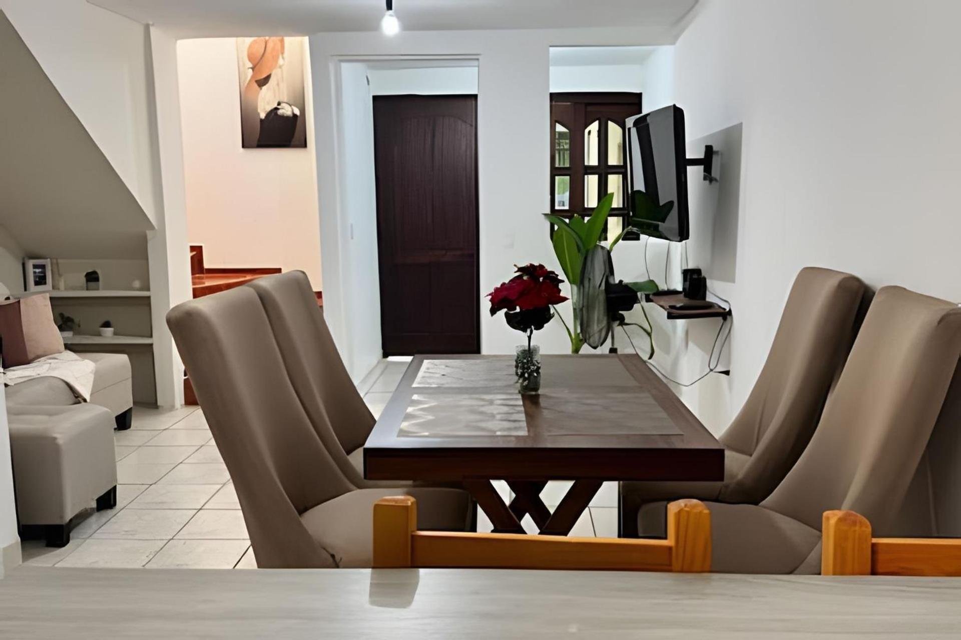 Casa Cozy, 2 Bedroom, 4 Bed, 2 Baths With Parking Holiday home *