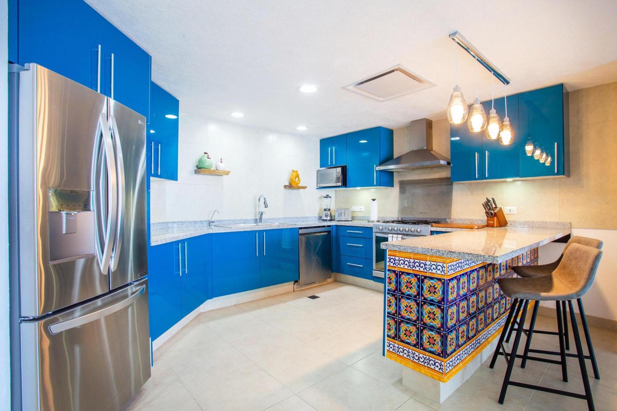 Ogovallarta, 2 Bedroom Beachfront With Double Balcony, Office, Bbq