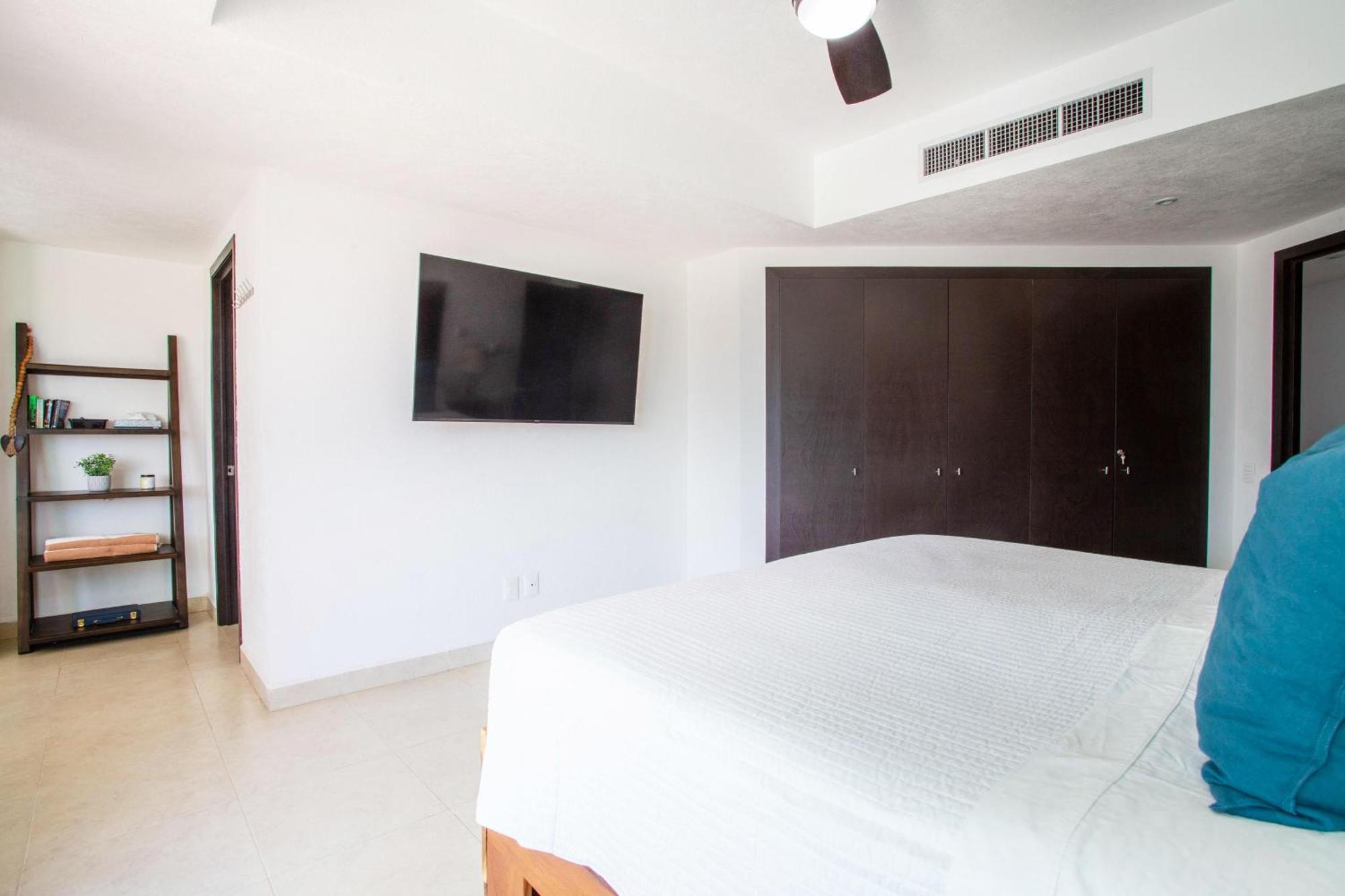 Ogovallarta, 2 Bedroom Beachfront With Double Balcony, Office, Bbq * Puerto Vallarta