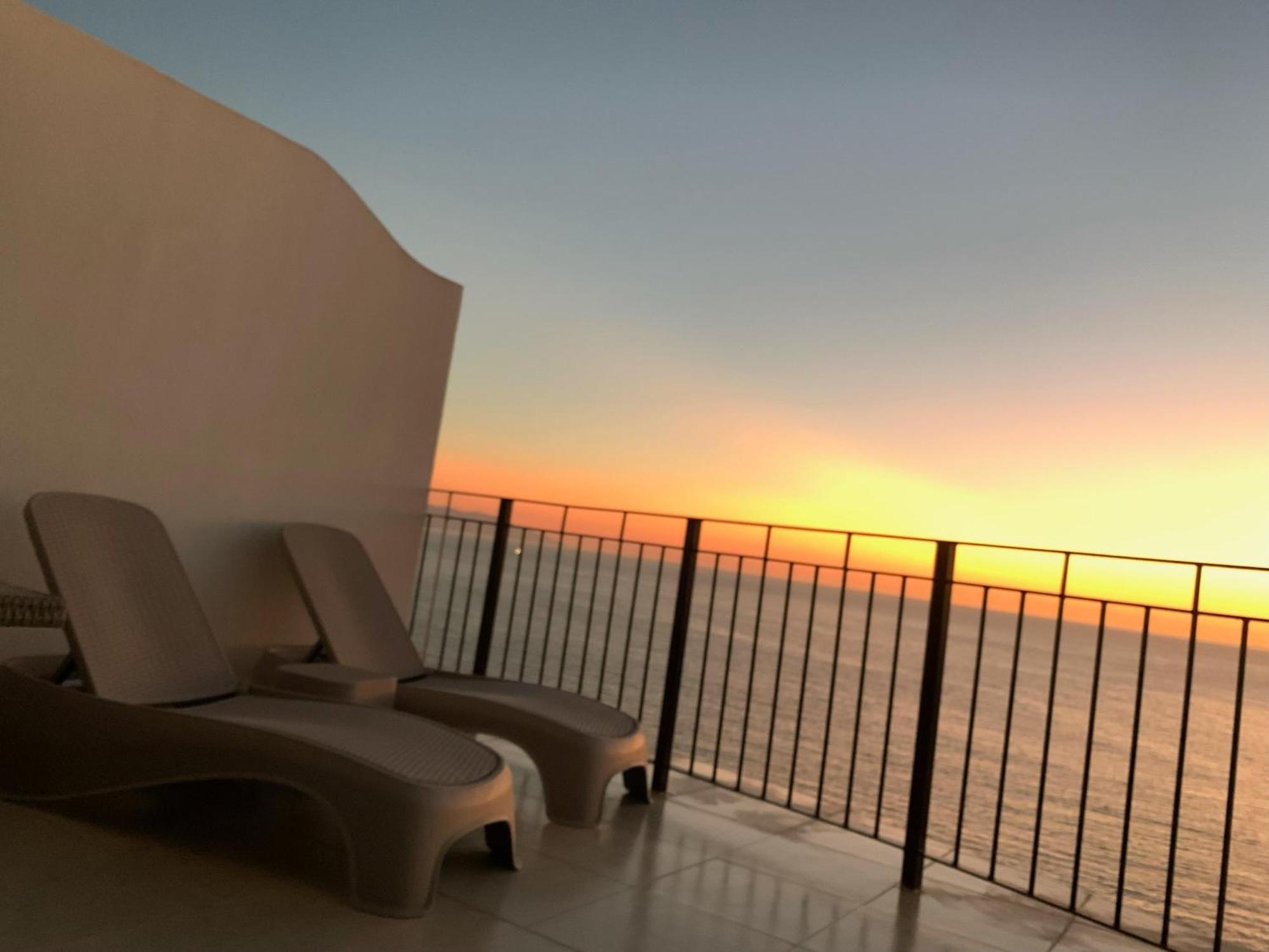 Ogovallarta, 2 Bedroom Beachfront With Double Balcony, Office, Bbq Holiday home *