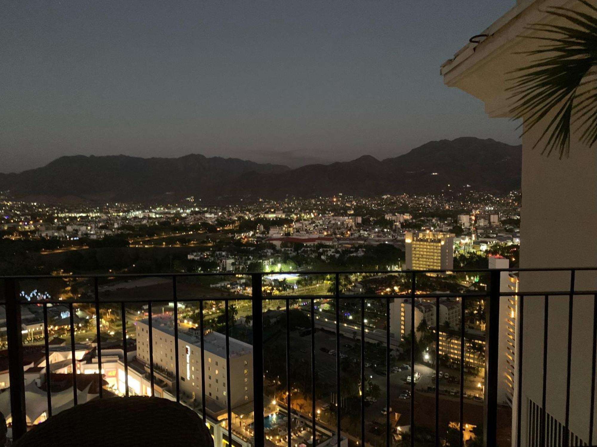 Ogovallarta, 2 Bedroom Beachfront With Double Balcony, Office, Bbq Holiday home