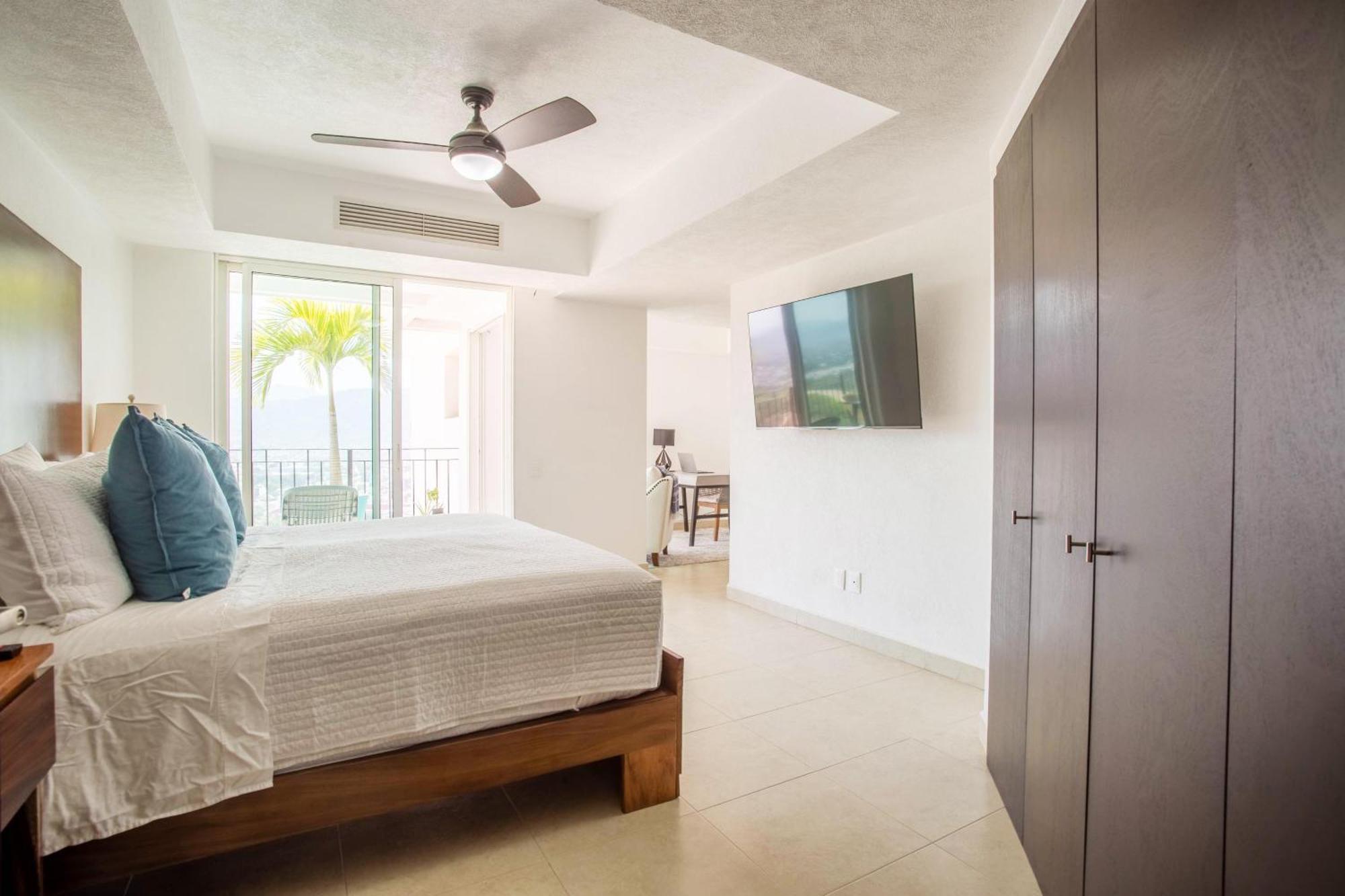 Ogovallarta, 2 Bedroom Beachfront With Double Balcony, Office, Bbq