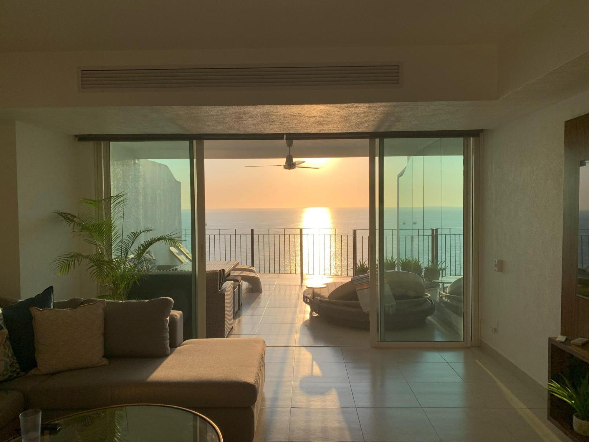 Holiday home Ogovallarta, 2 Bedroom Beachfront With Double Balcony, Office, Bbq *