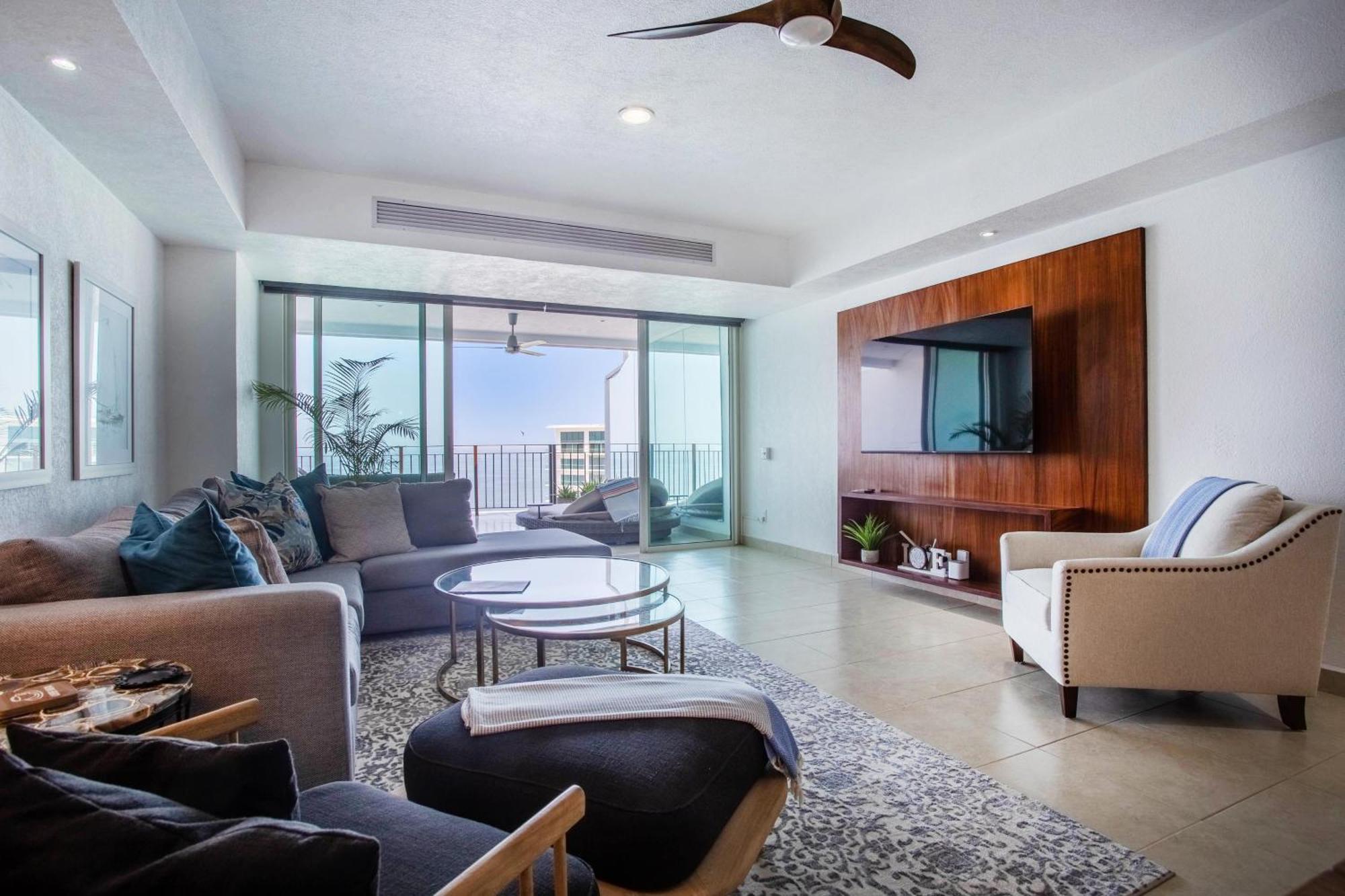 Ogovallarta, 2 Bedroom Beachfront With Double Balcony, Office, Bbq Puerto Vallarta