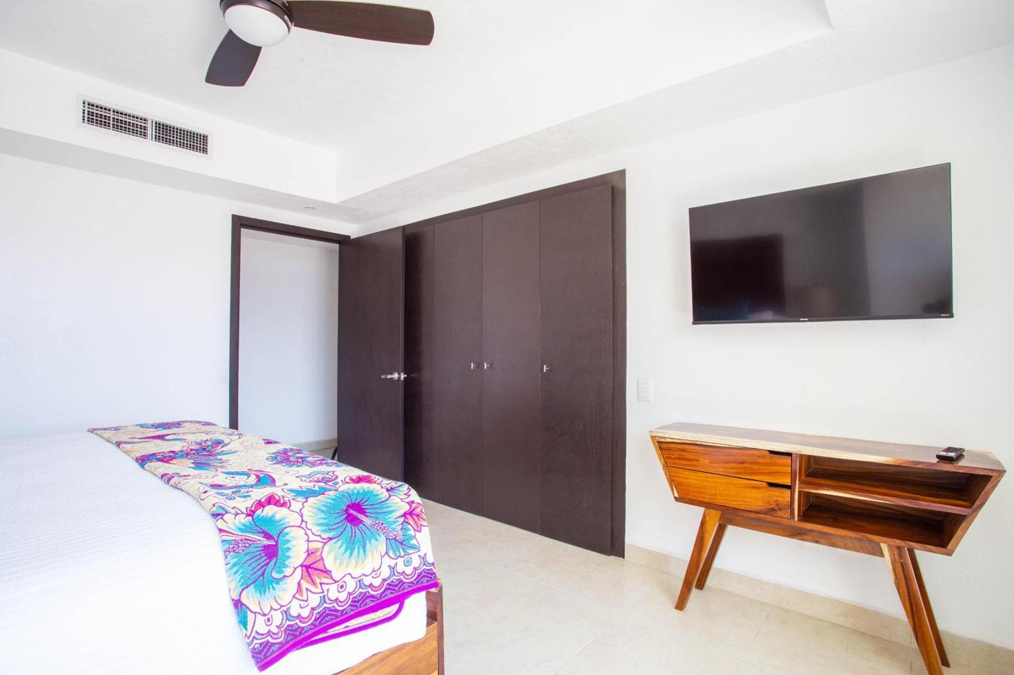 Ogovallarta, 2 Bedroom Beachfront With Double Balcony, Office, Bbq * Puerto Vallarta