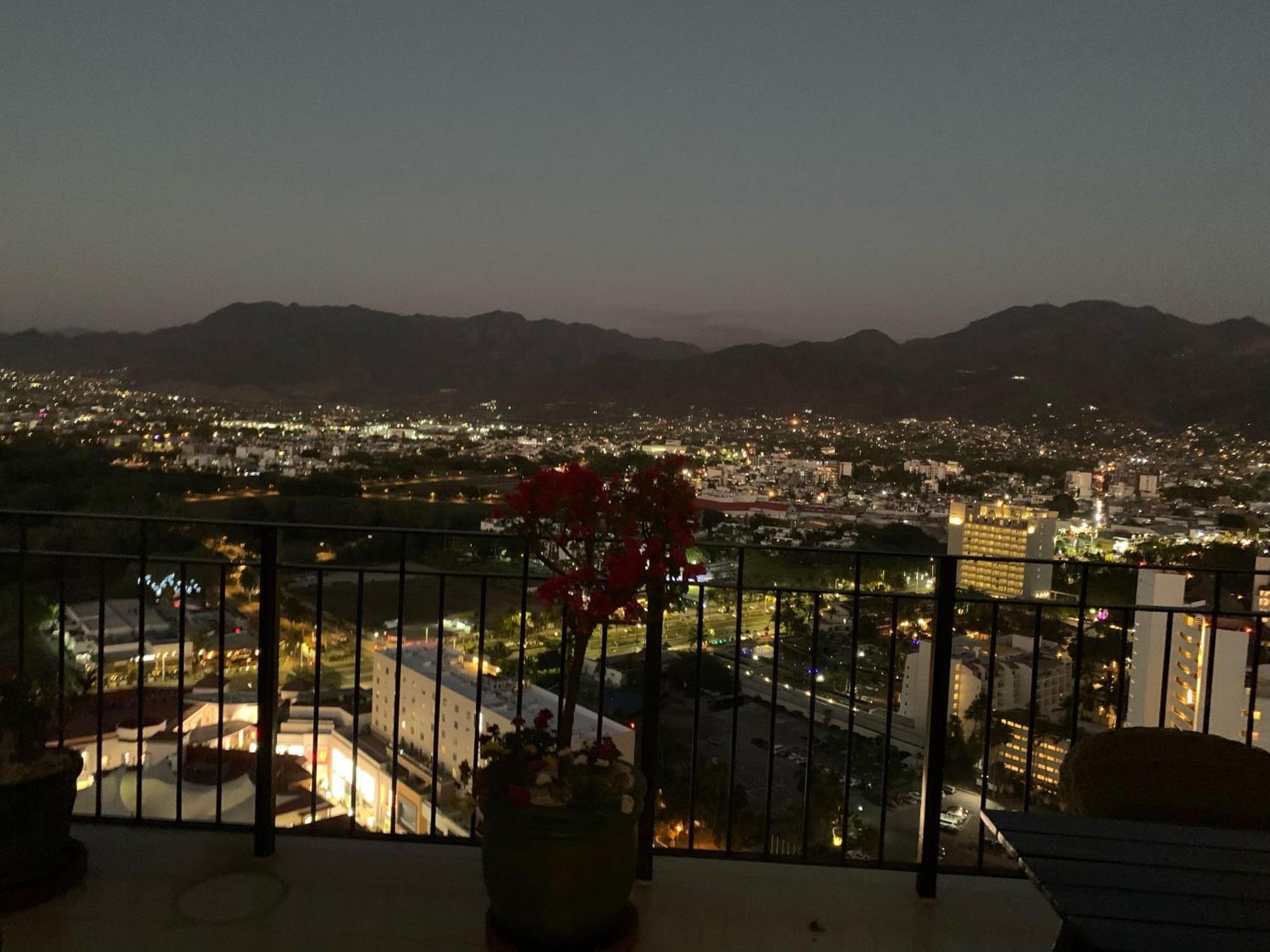 Ogovallarta, 2 Bedroom Beachfront With Double Balcony, Office, Bbq