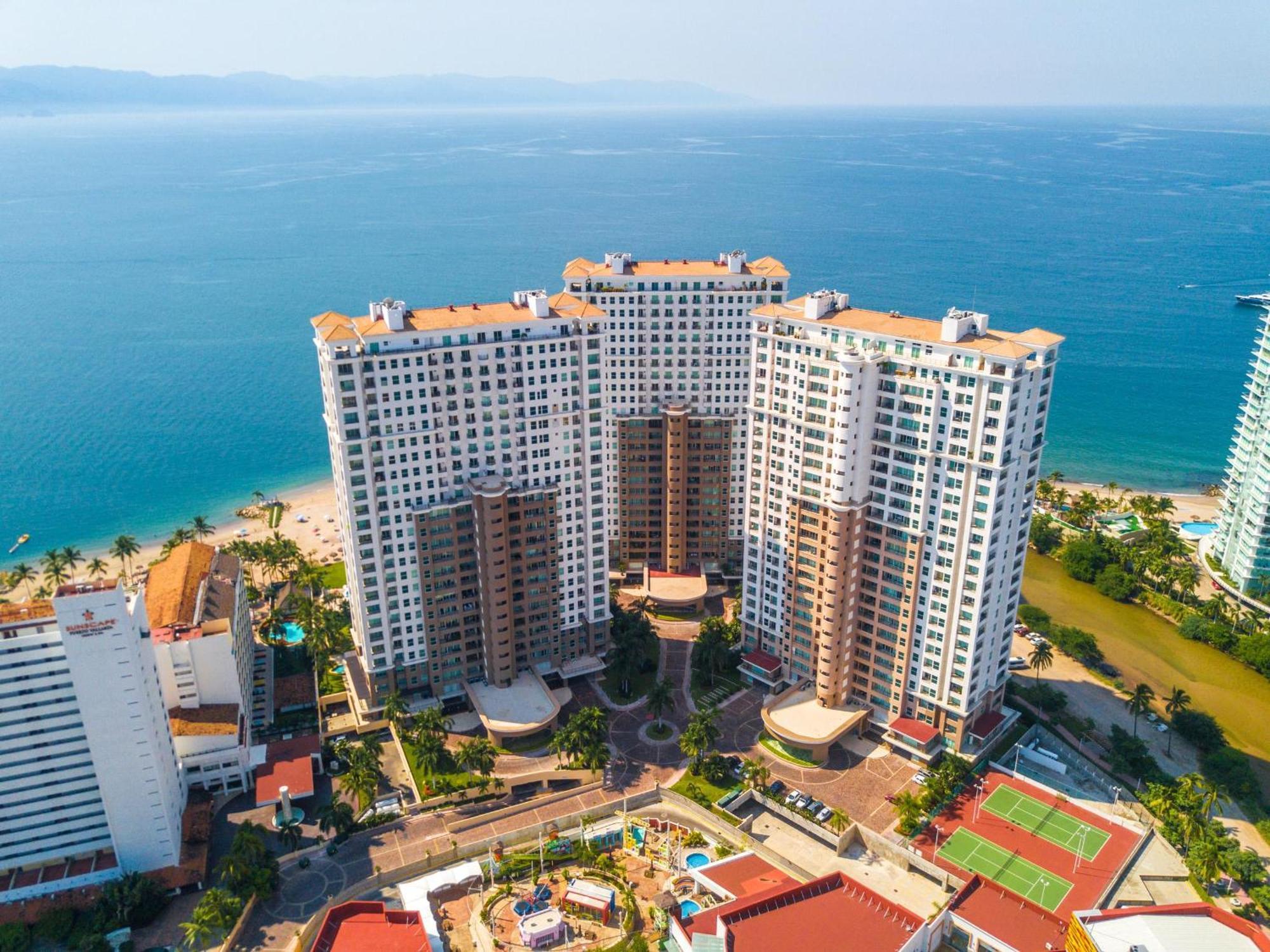 Ogovallarta, 2 Bedroom Beachfront With Double Balcony, Office, Bbq *