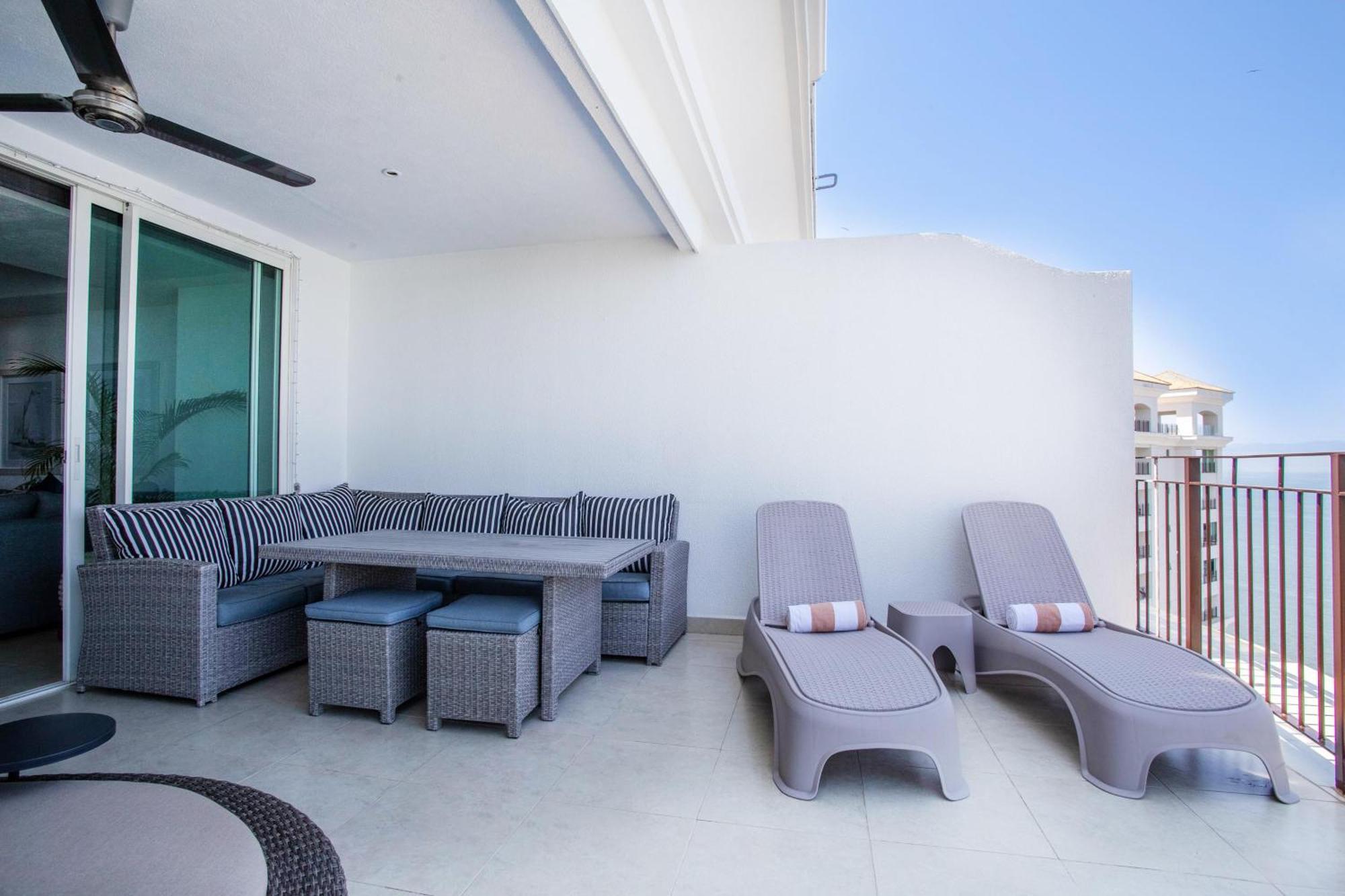 Ogovallarta, 2 Bedroom Beachfront With Double Balcony, Office, Bbq Holiday home