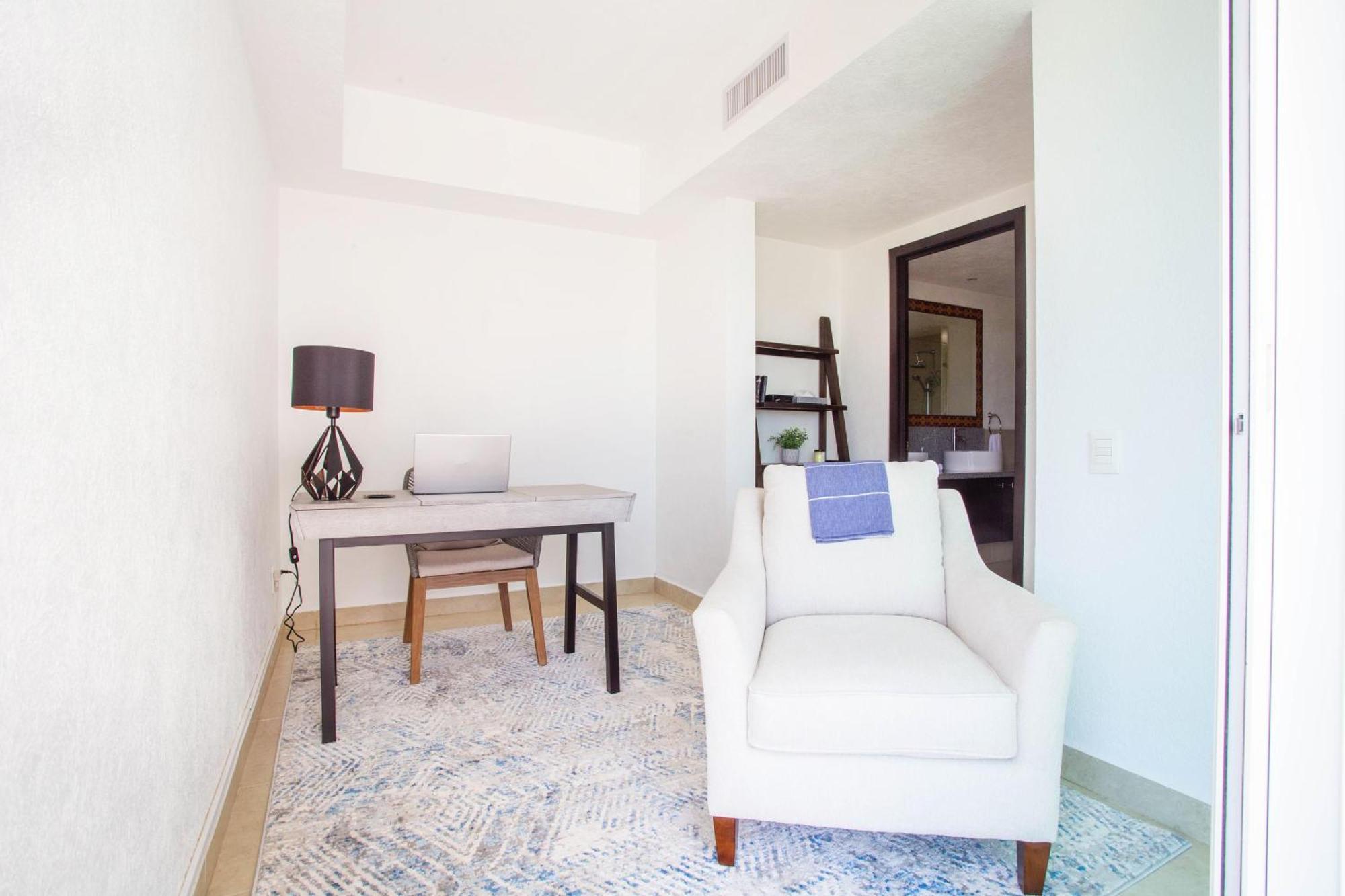 Ogovallarta, 2 Bedroom Beachfront With Double Balcony, Office, Bbq Holiday home *