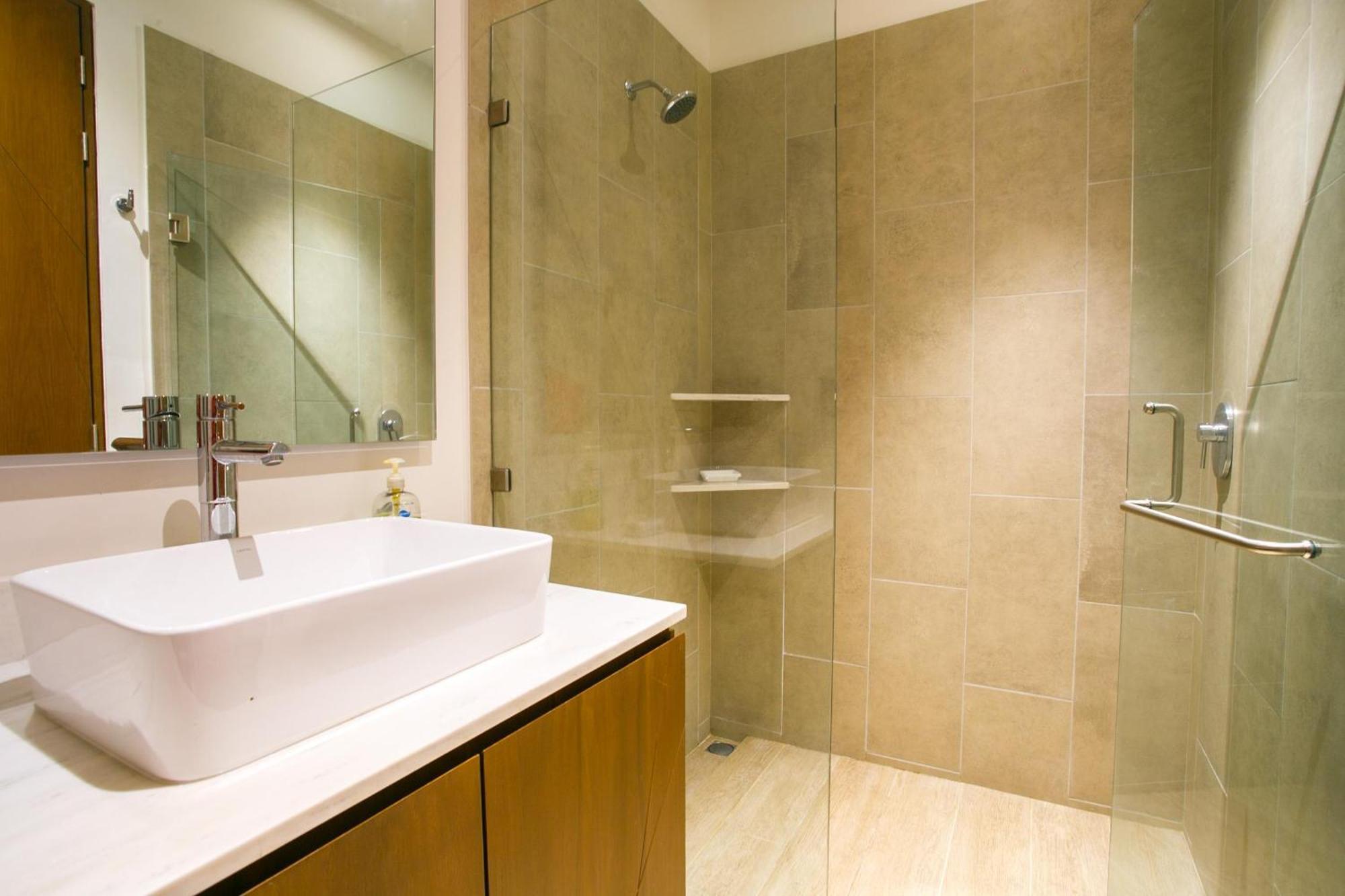 Walk To Everything, Modern With 2 Bathrooms, Pool, Gym, Bbq * Puerto Vallarta