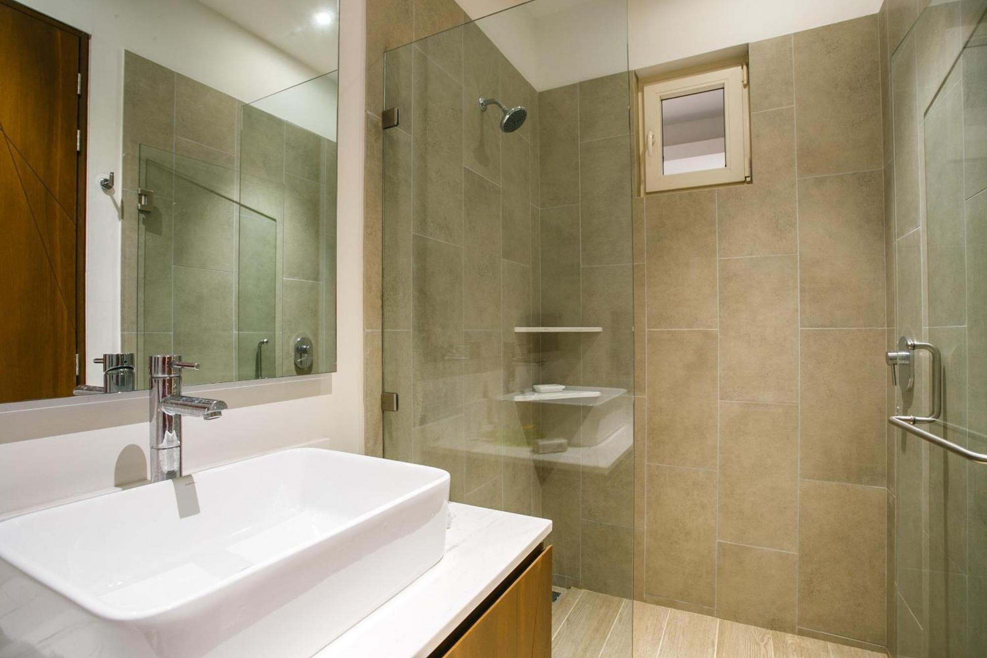 Walk To Everything, Modern With 2 Bathrooms, Pool, Gym, Bbq Holiday home Puerto Vallarta