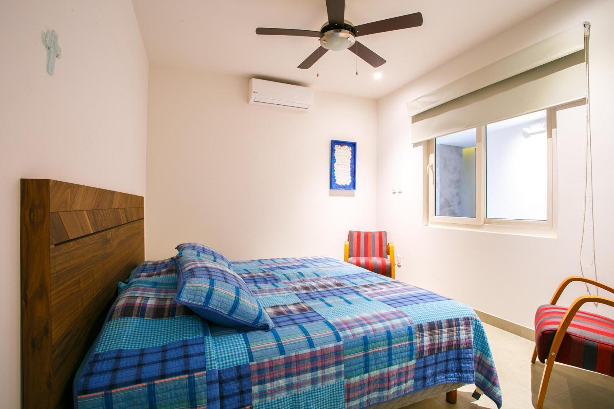 Walk To Everything, Modern With 2 Bathrooms, Pool, Gym, Bbq Holiday home