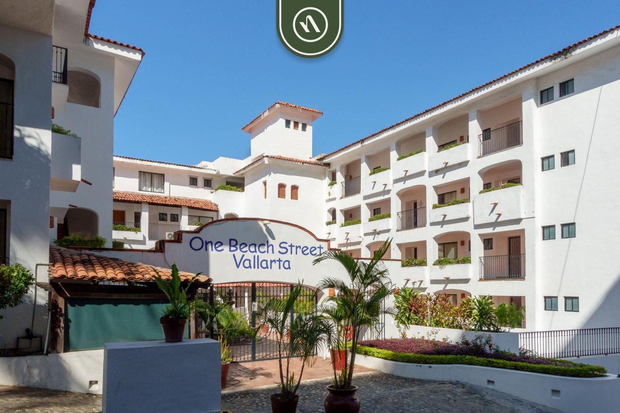 Apartment Amazing 2 Bedroom Overlooking The Pool - Romantic Zone