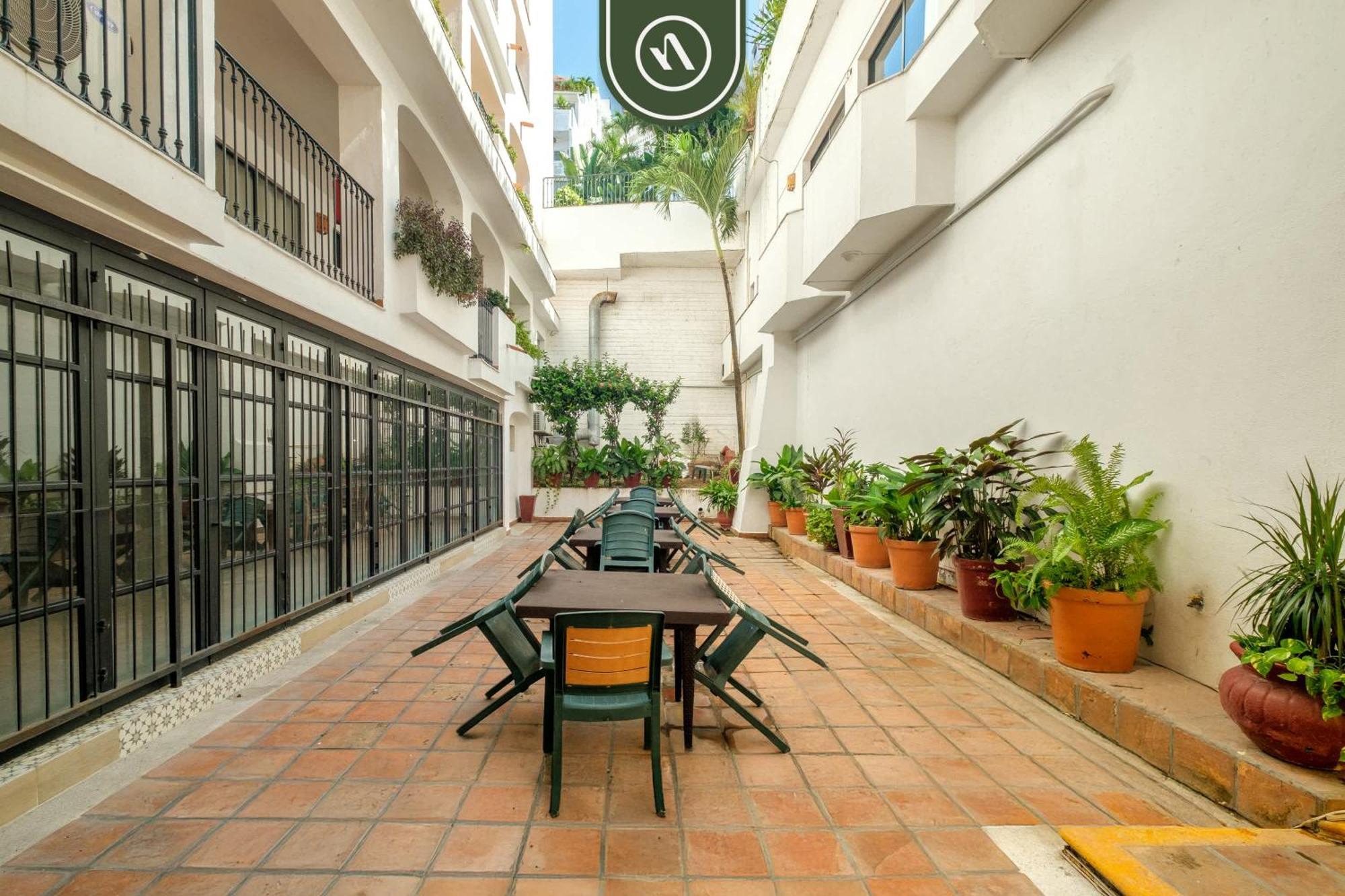 Amazing 2 Bedroom Overlooking The Pool - Romantic Zone Apartment *