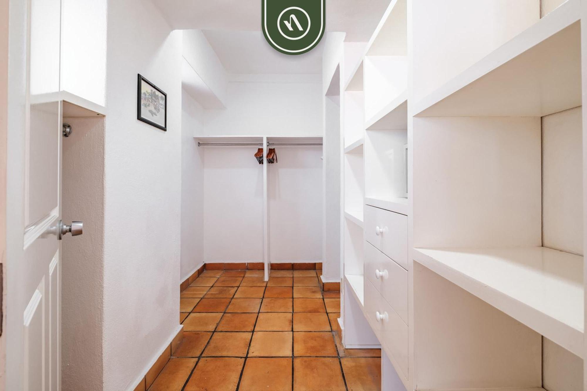 Amazing 2 Bedroom Overlooking The Pool - Romantic Zone