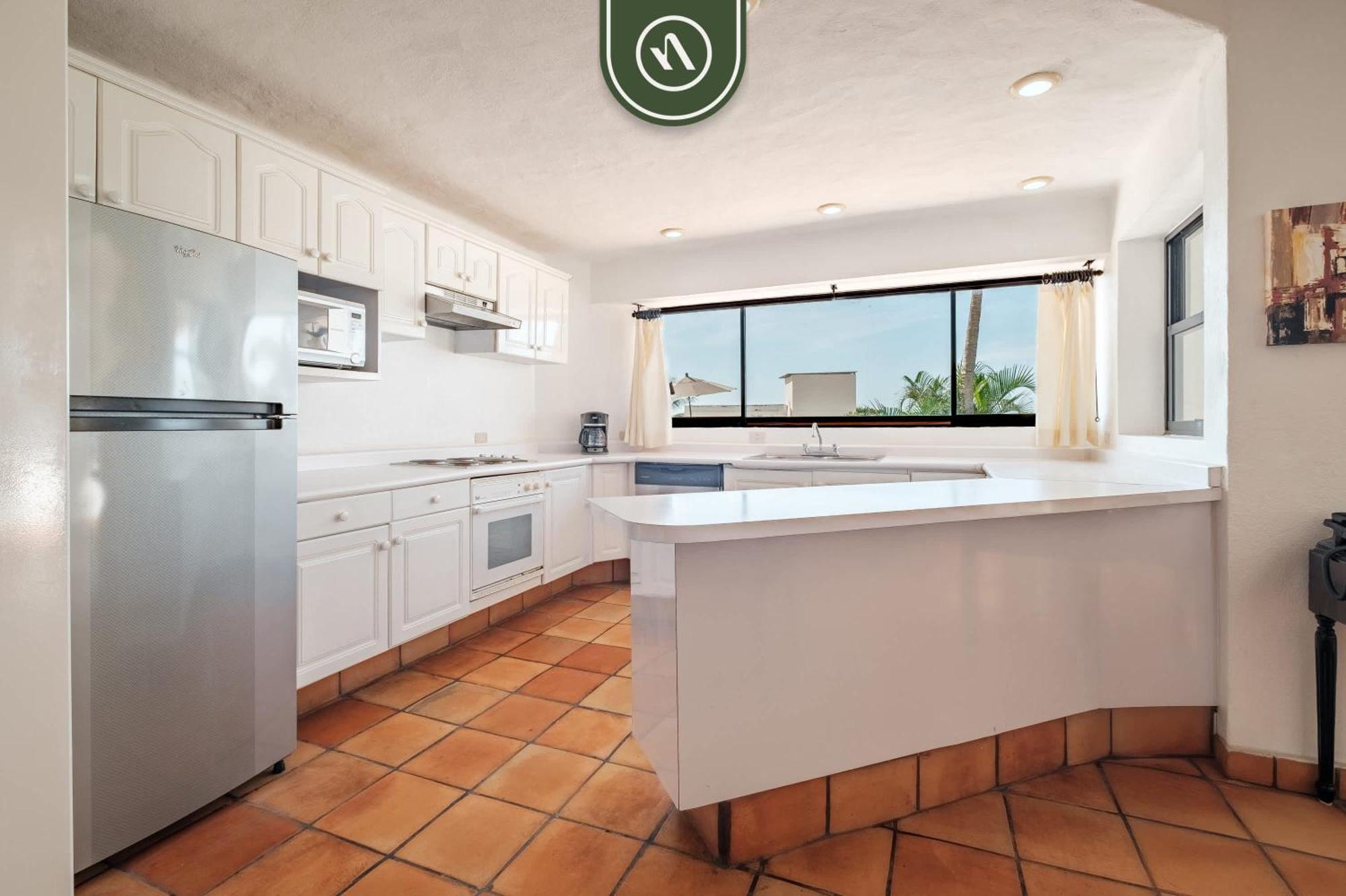 Apartment Amazing 2 Bedroom Overlooking The Pool - Romantic Zone