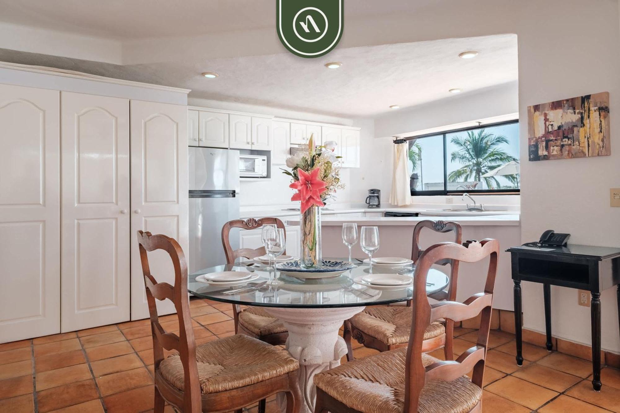 Amazing 2 Bedroom Overlooking The Pool - Romantic Zone Apartment