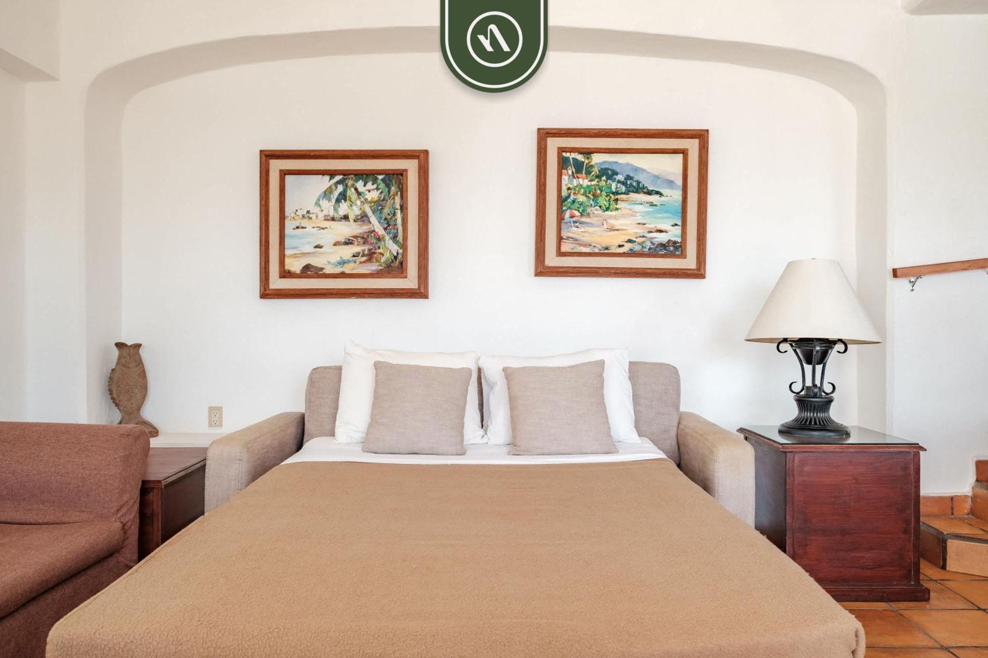 Amazing 2 Bedroom Overlooking The Pool - Romantic Zone Apartment *