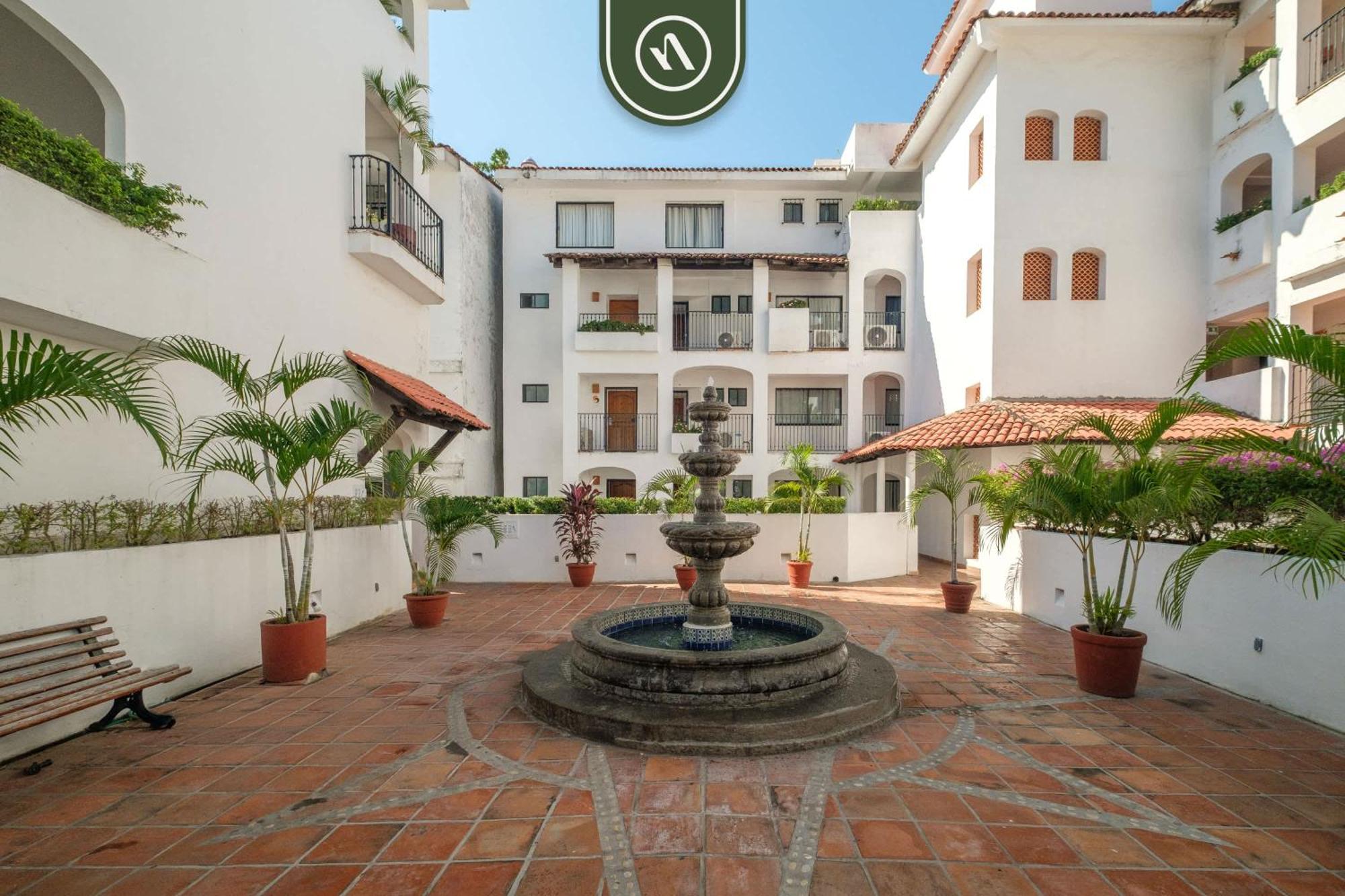 Apartment Amazing 2 Bedroom Overlooking The Pool - Romantic Zone *