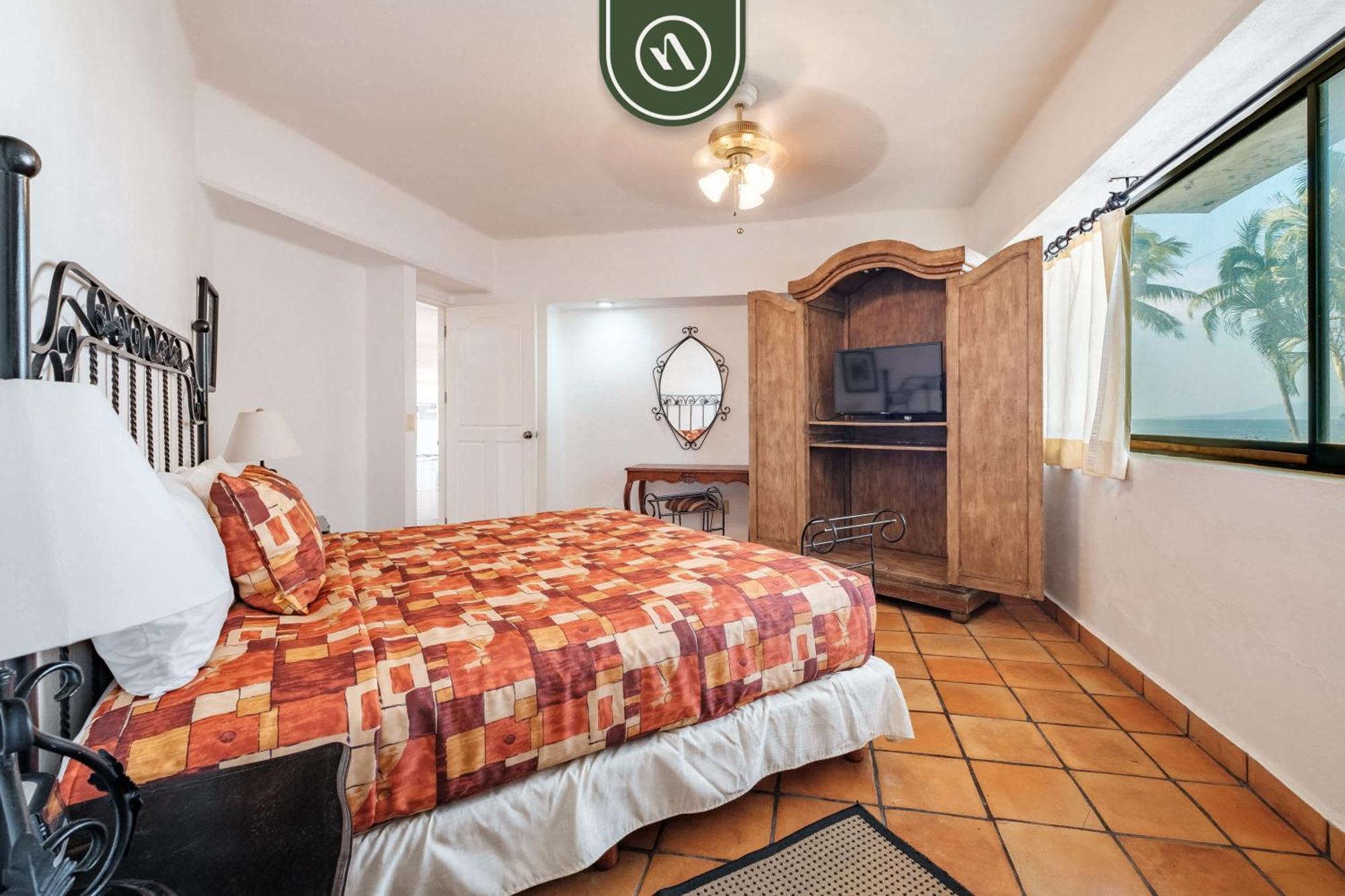 Amazing 2 Bedroom Overlooking The Pool - Romantic Zone *