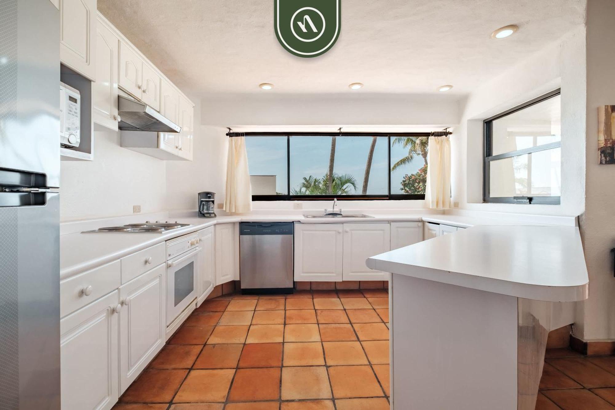 Amazing 2 Bedroom Overlooking The Pool - Romantic Zone *