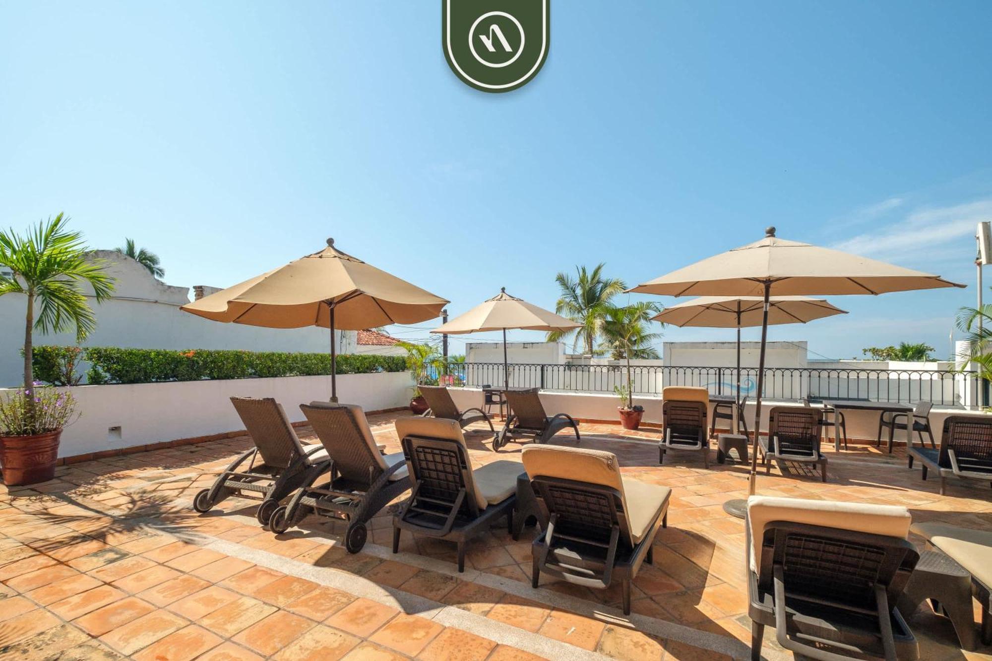 Apartment Amazing 2 Bedroom Overlooking The Pool - Romantic Zone