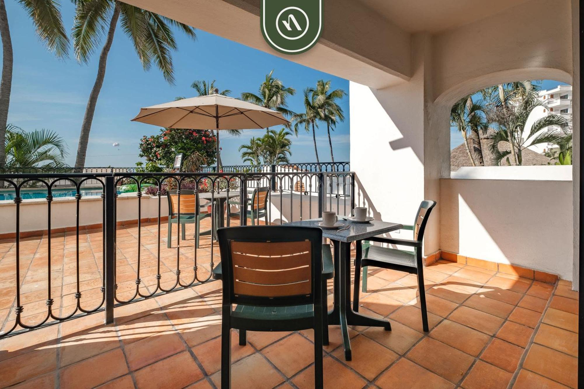 Amazing 2 Bedroom Overlooking The Pool - Romantic Zone Apartment Puerto Vallarta