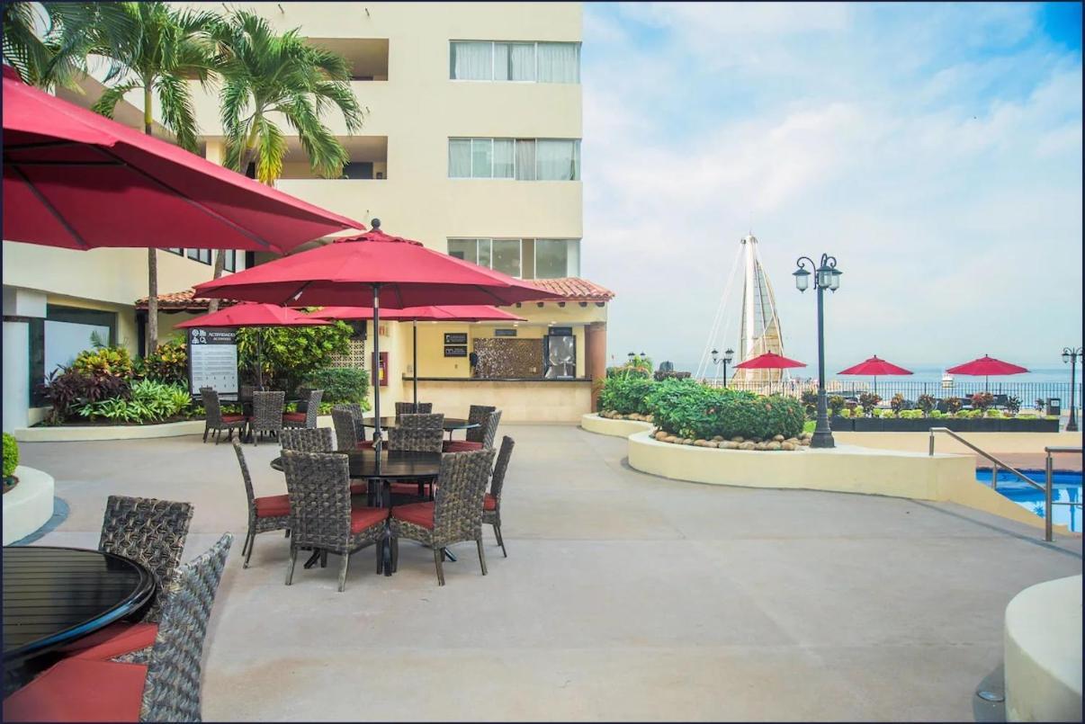 Delfin Vista Pier Front Hotel