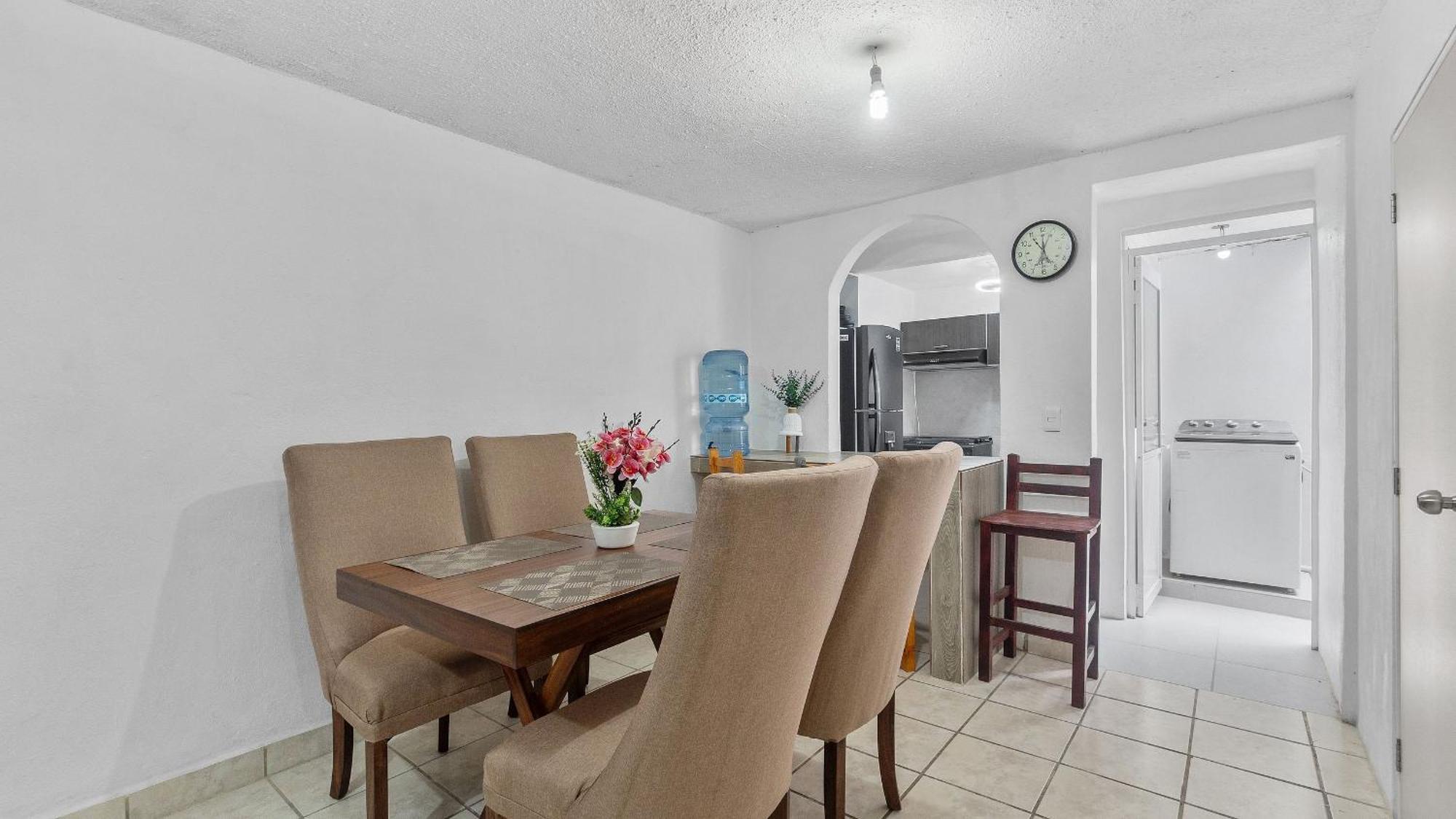 Casa Cozy, 2 Bedroom, 4 Bed, 2 Baths With Parking Holiday home