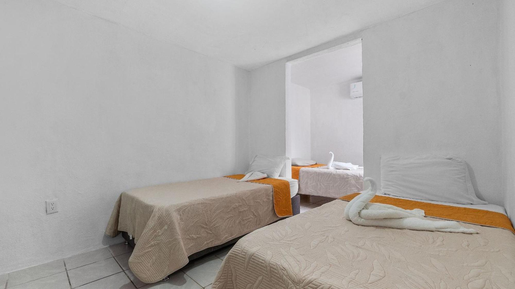 Casa Cozy, 2 Bedroom, 4 Bed, 2 Baths With Parking *