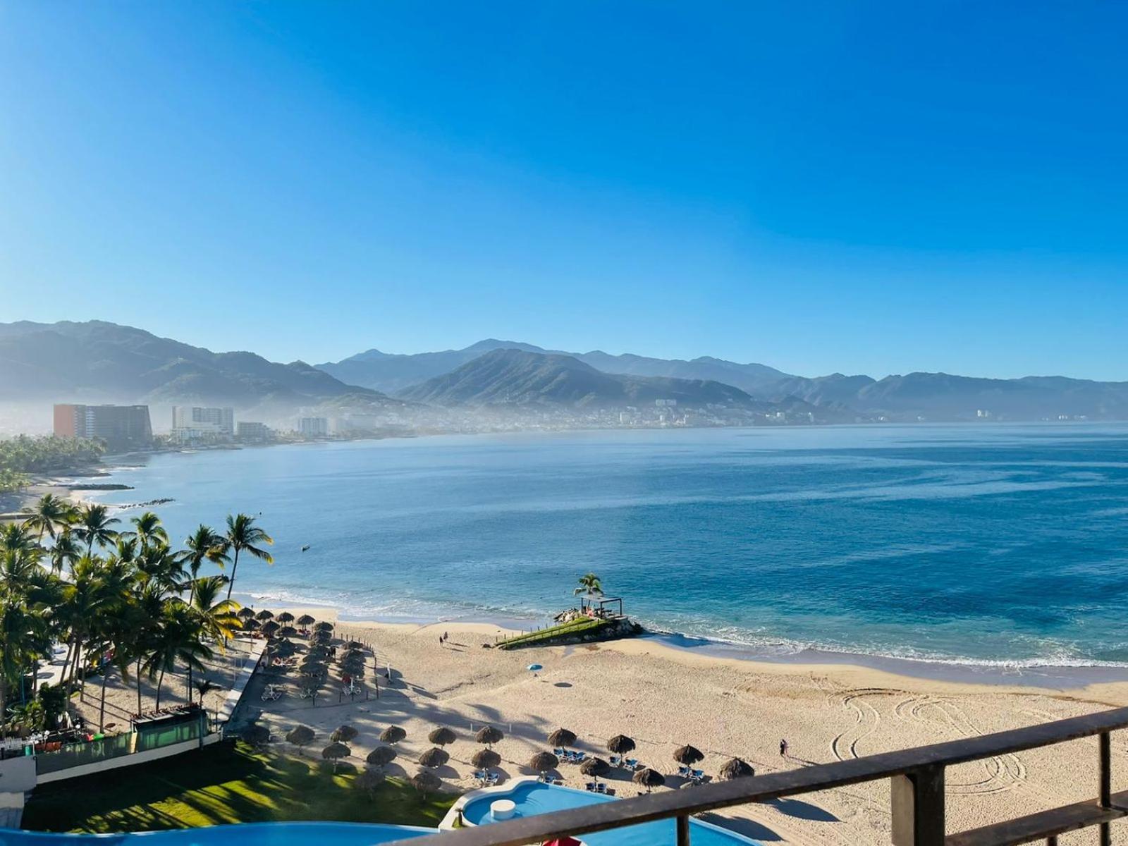 Amazing Views, Beachfront Grand Venetian Apartment Puerto Vallarta