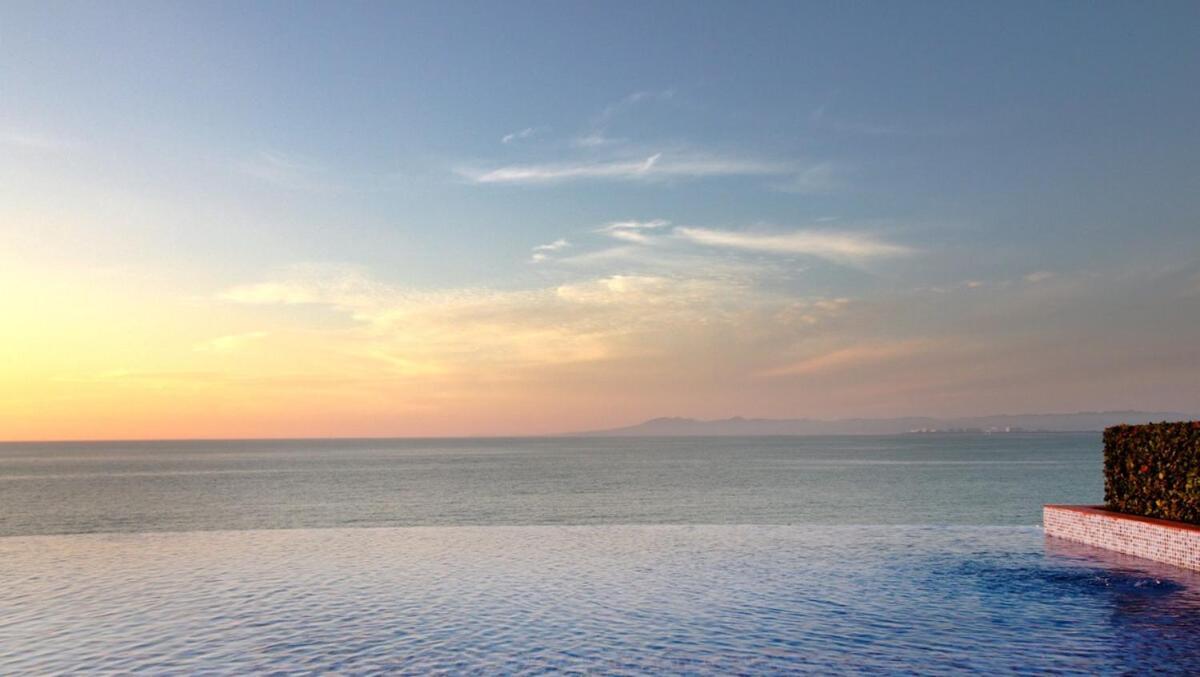 Modern Beachfront - Casa Caballito Del Mar