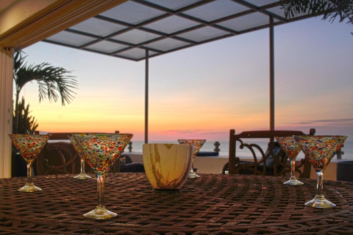 Modern Beachfront - Casa Caballito Del Mar Apartment