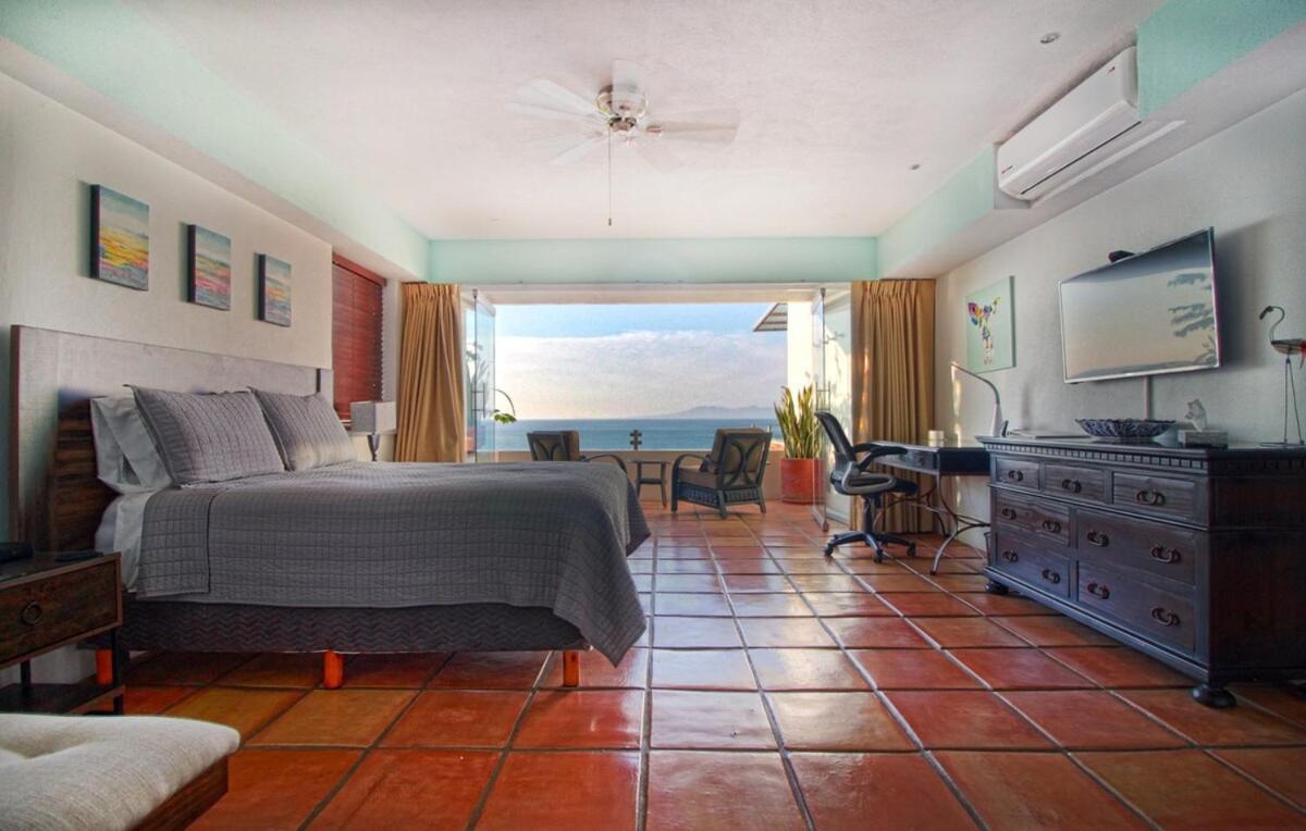 Modern Beachfront - Casa Caballito Del Mar *