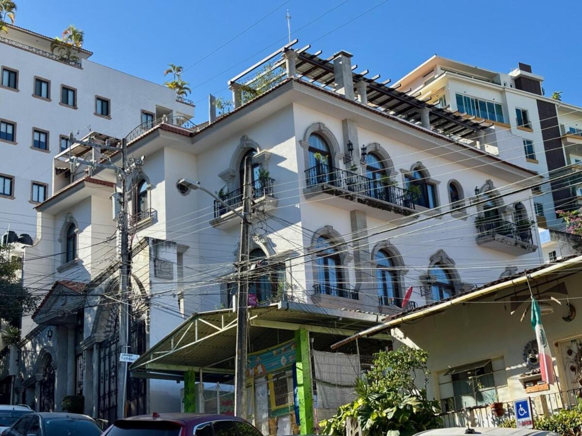 Newly Renovated 2 Bedroom With Patio Unit B Sleeps 4-6 Puerto Vallarta