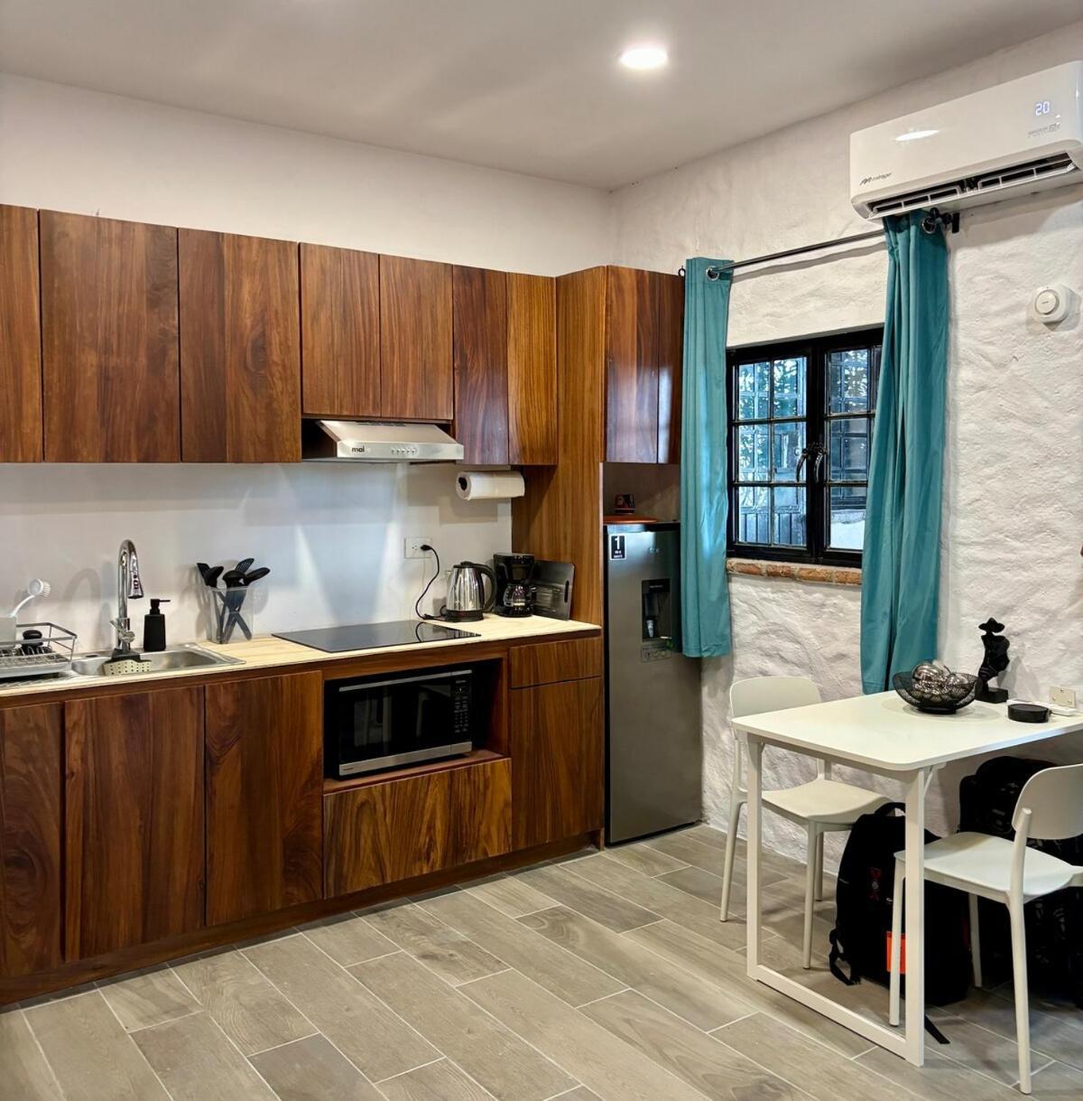 Newly Renovated 2 Bedroom With Patio Unit B Sleeps 4-6 Apartment