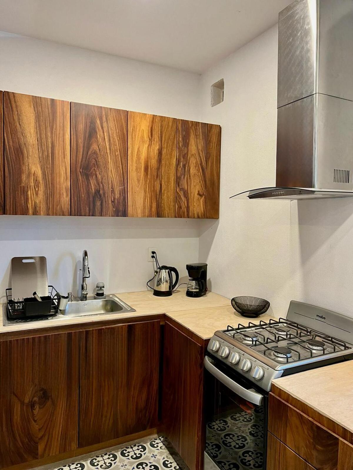 Newly Renovated 2 Bedroom With Patio Unit B Sleeps 4-6 Apartment *