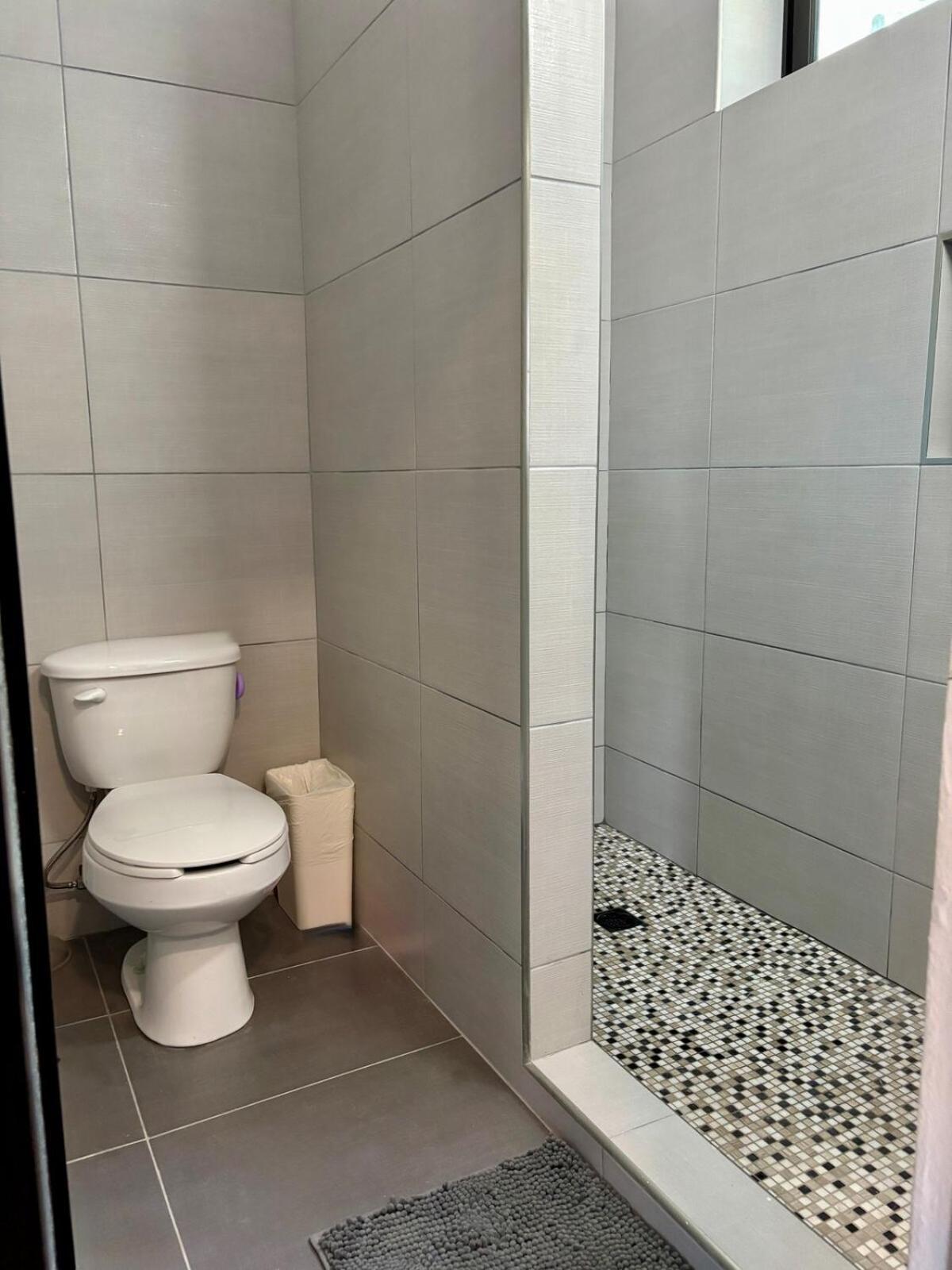 Newly Renovated 2 Bedroom With Patio Unit B Sleeps 4-6