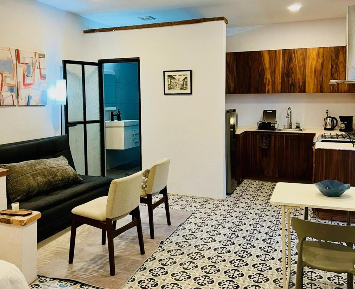 Newly Renovated 2 Bedroom With Patio Unit B Sleeps 4-6 Apartment
