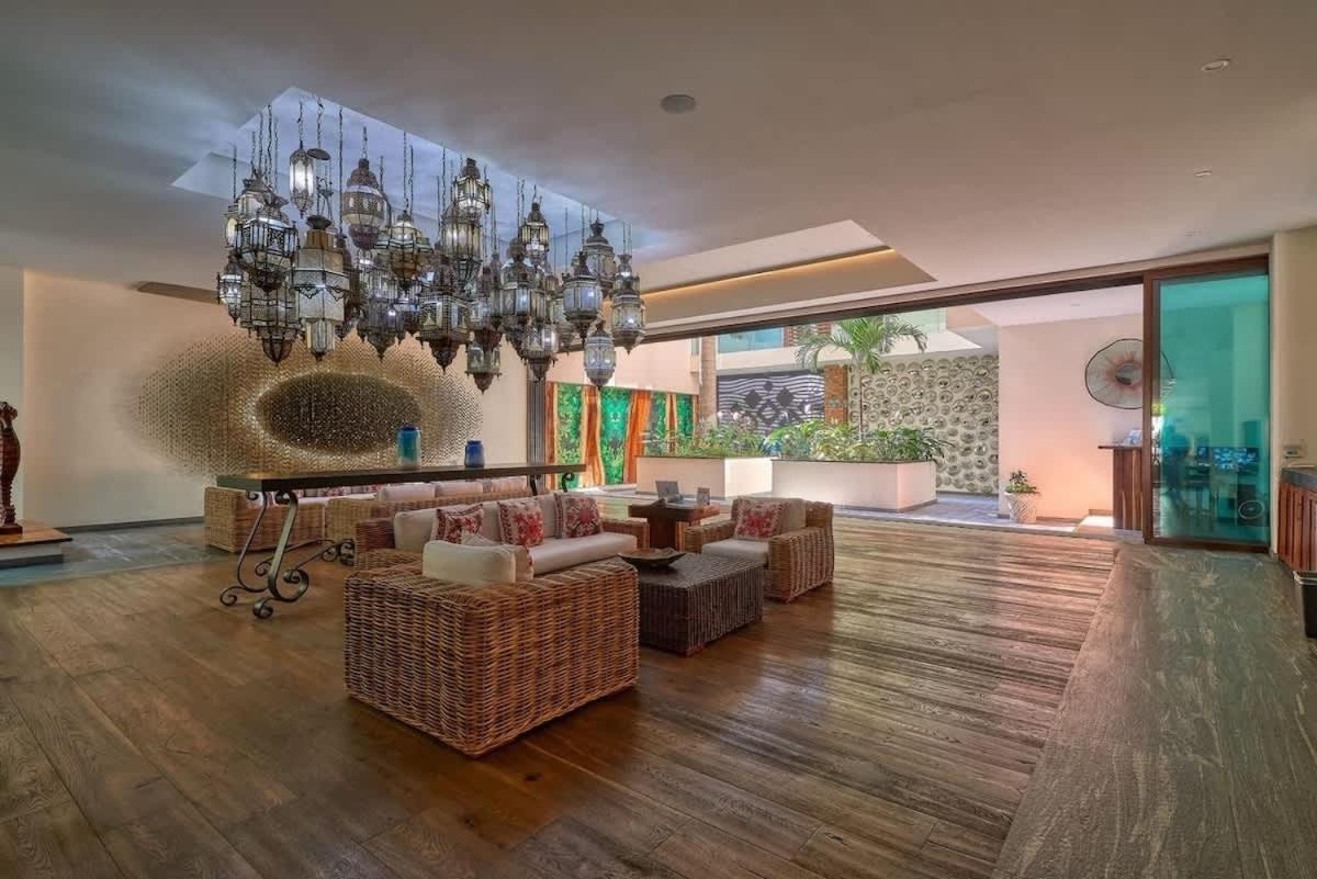 Oceanview In Zona Romantica - Beachfront Apartment