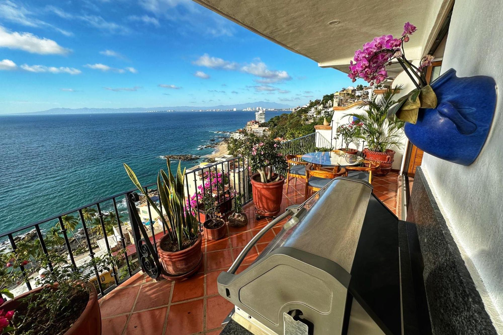 Costa De Oro 602, Puerto Vallarta, Mexico *