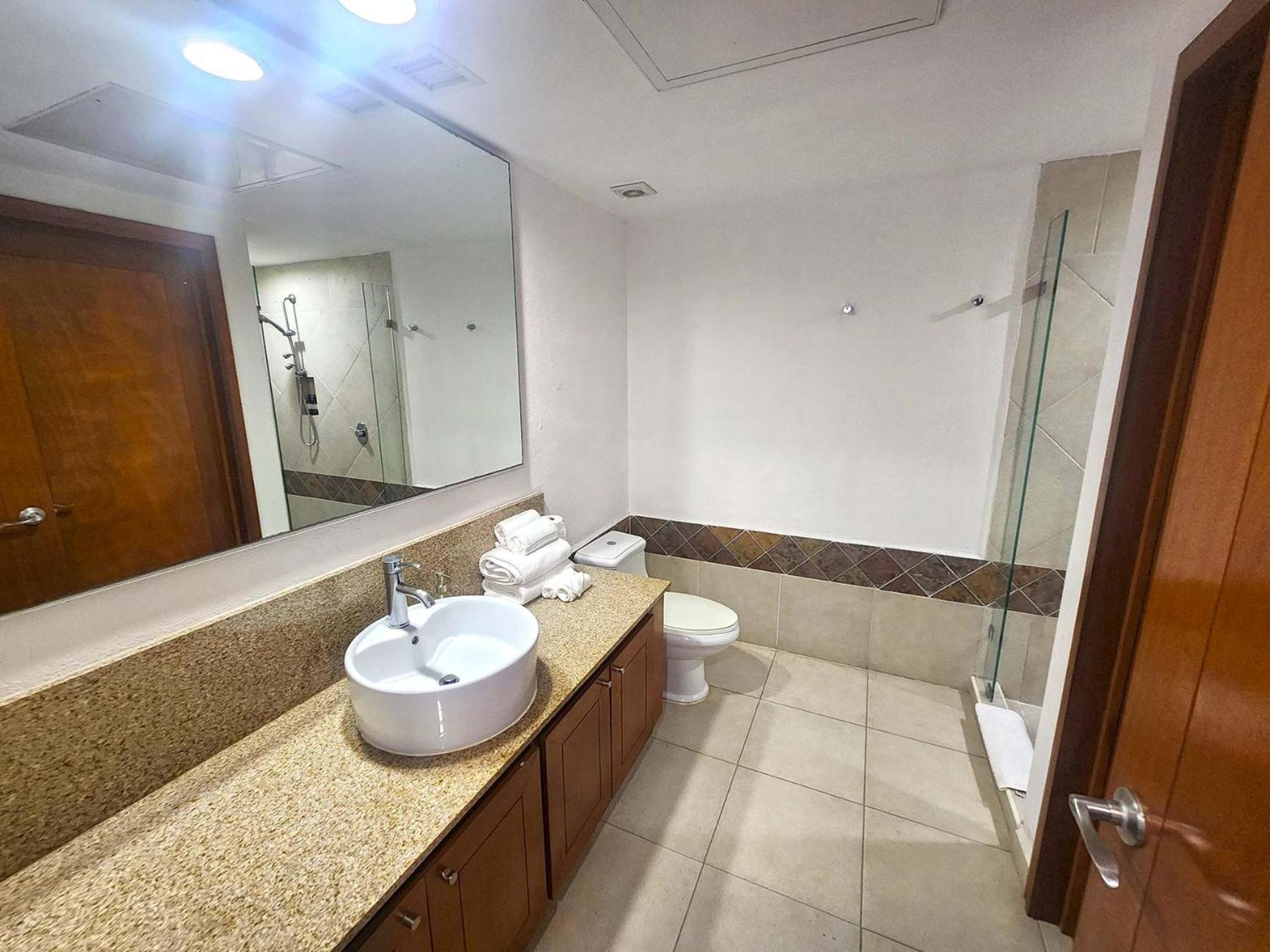 Apartment Amazing Views, Beachfront Grand Venetian Puerto Vallarta