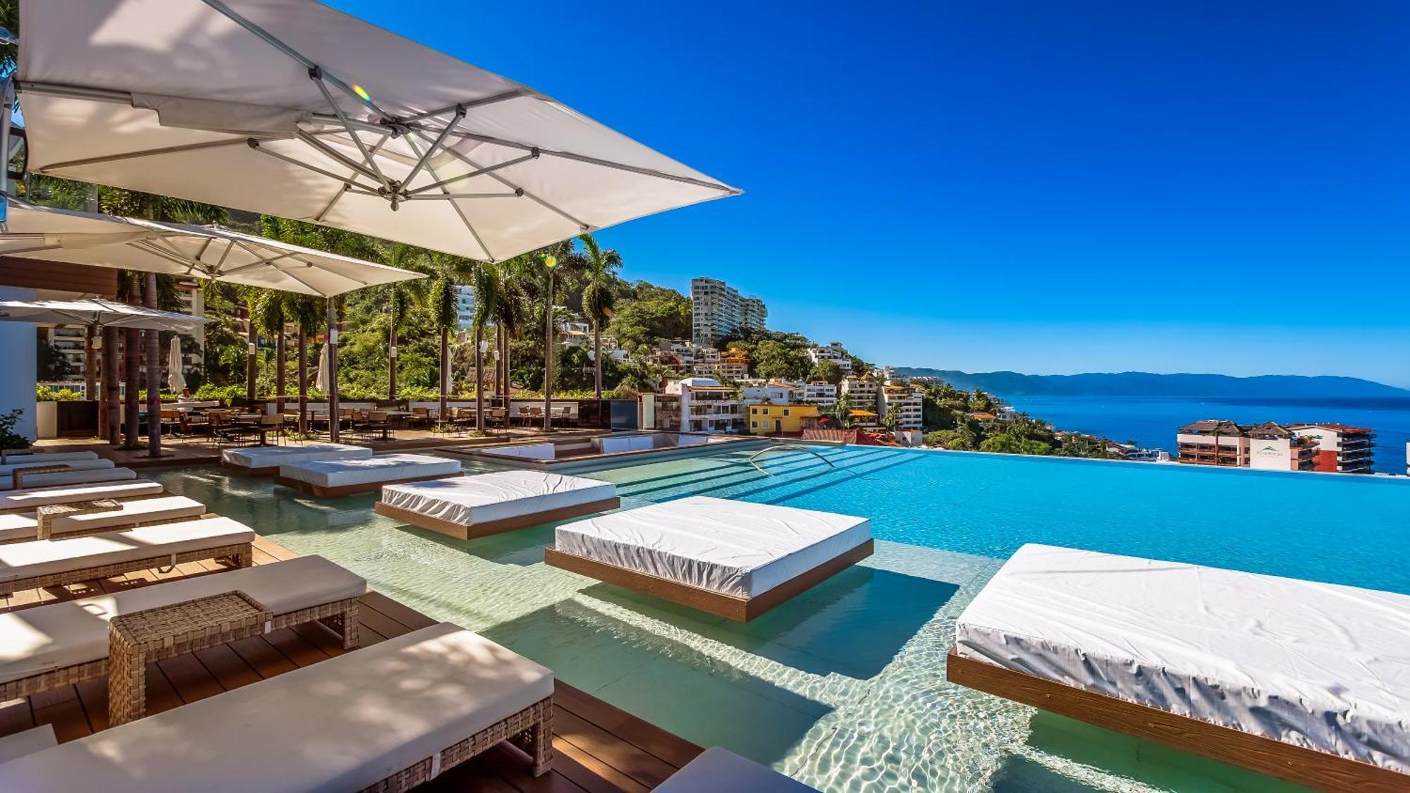 Soho Pv - 106 Luxe Getaway In Pv Apartment *