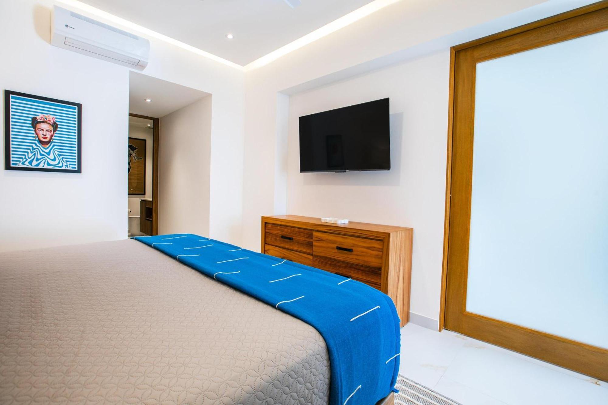 Luxury Dvine - Rooftop Pool In Romantic Zone