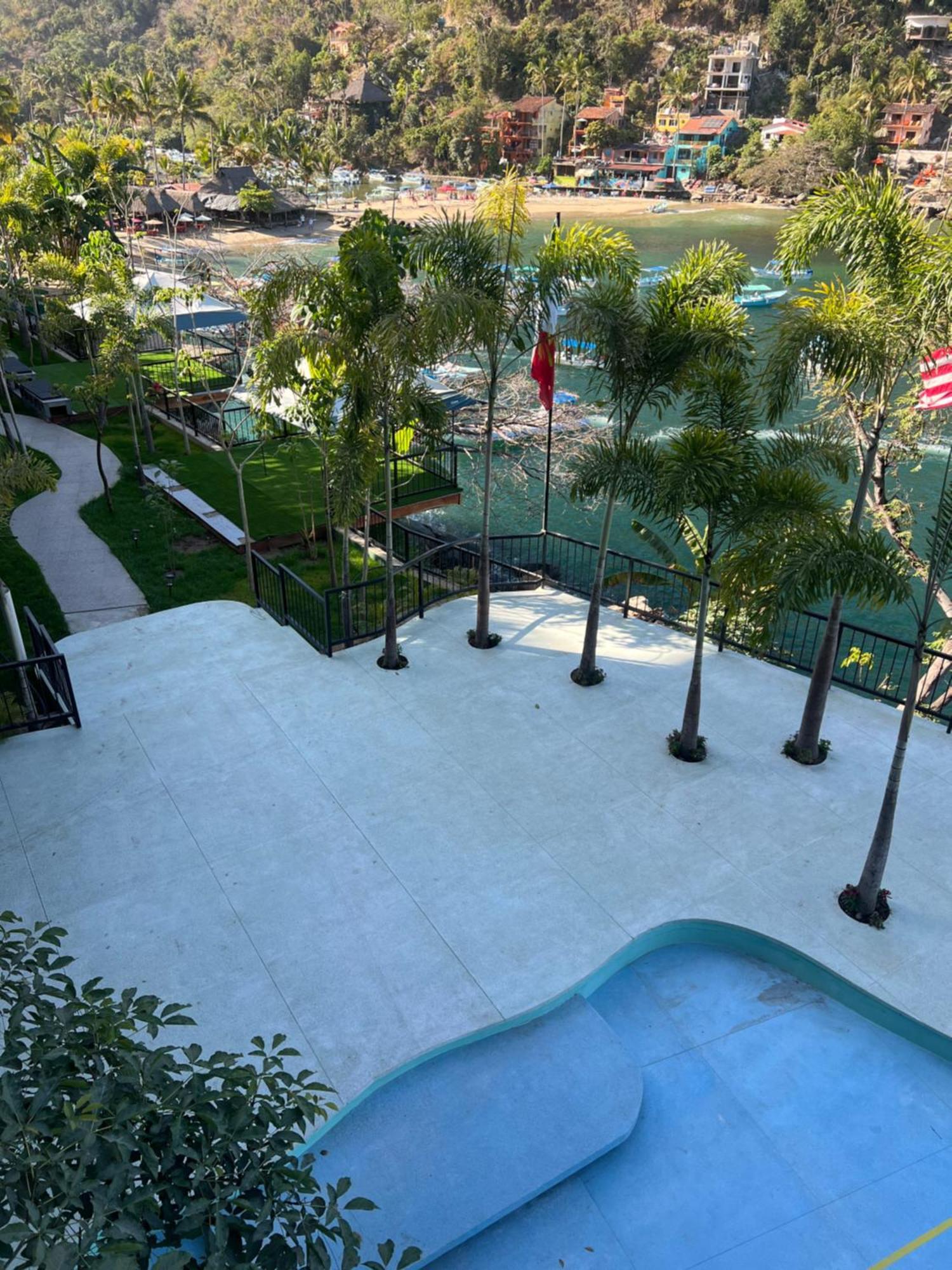 Hotel South Shore Luxury Suites,