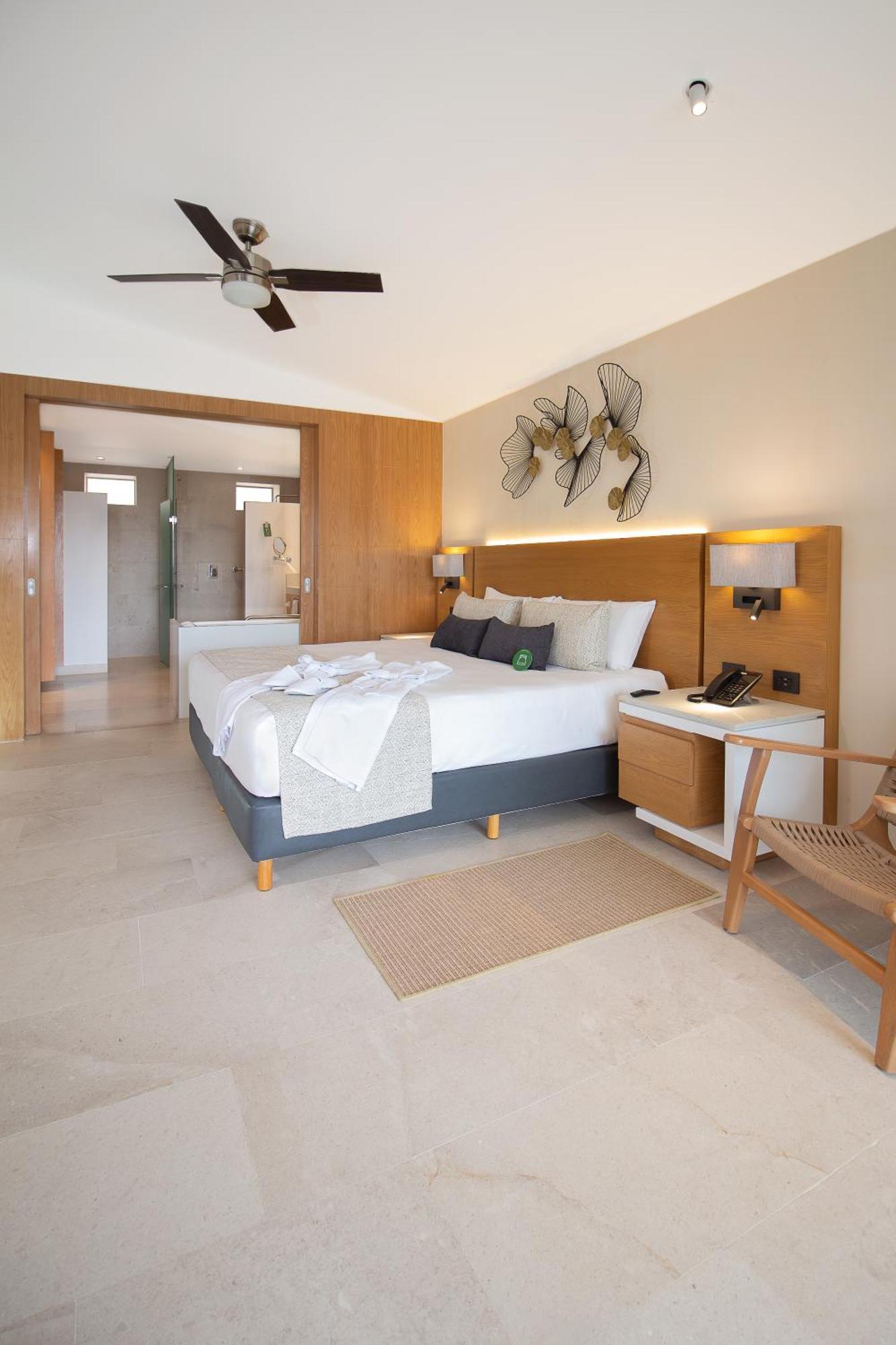 Sunset Plaza Resort 4*