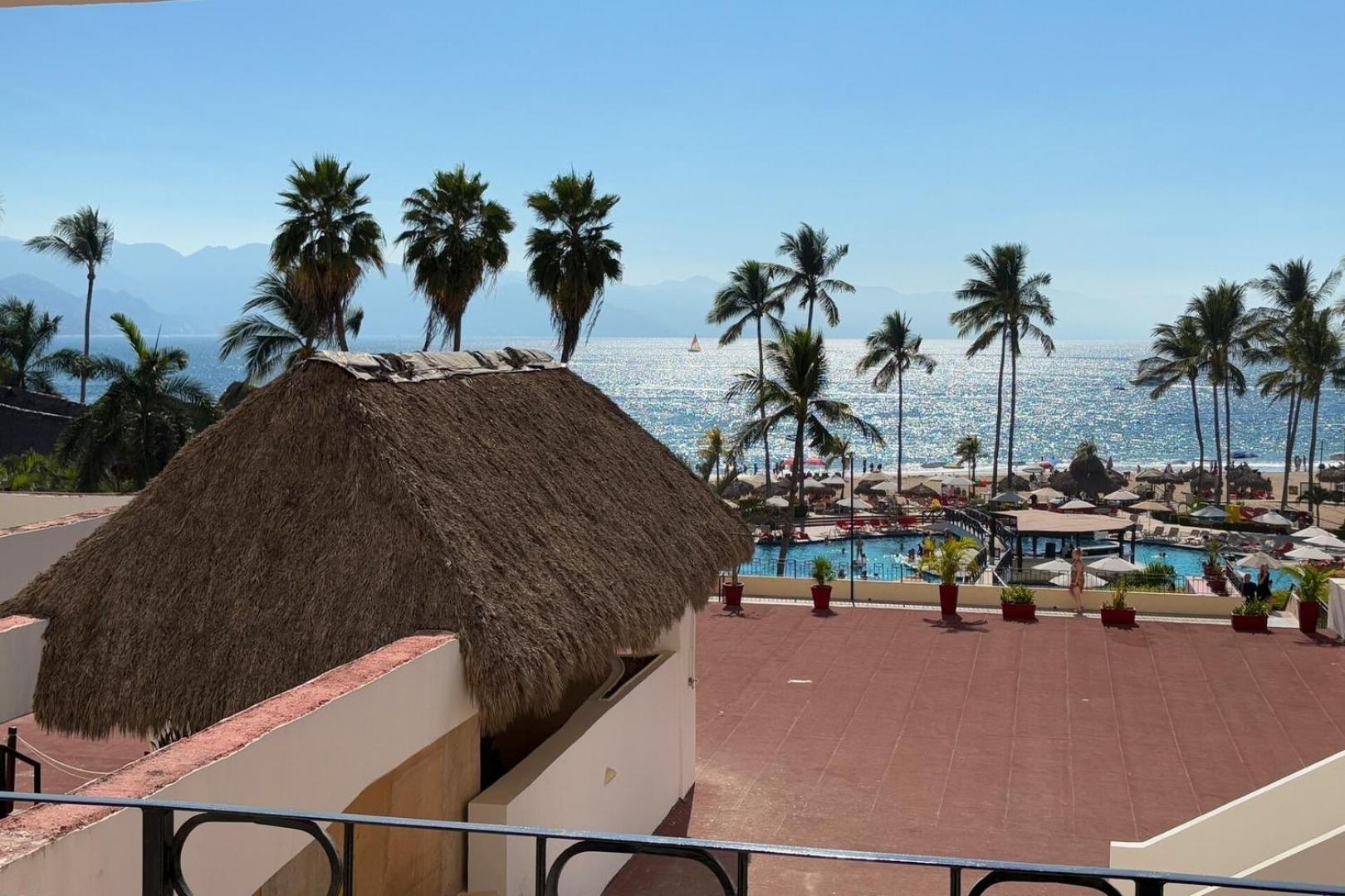 With Exclusive Beach Access! Apartment