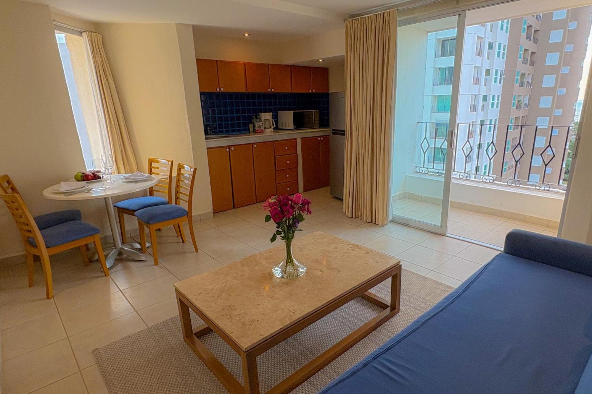 Apartment With Exclusive Beach Access! *
