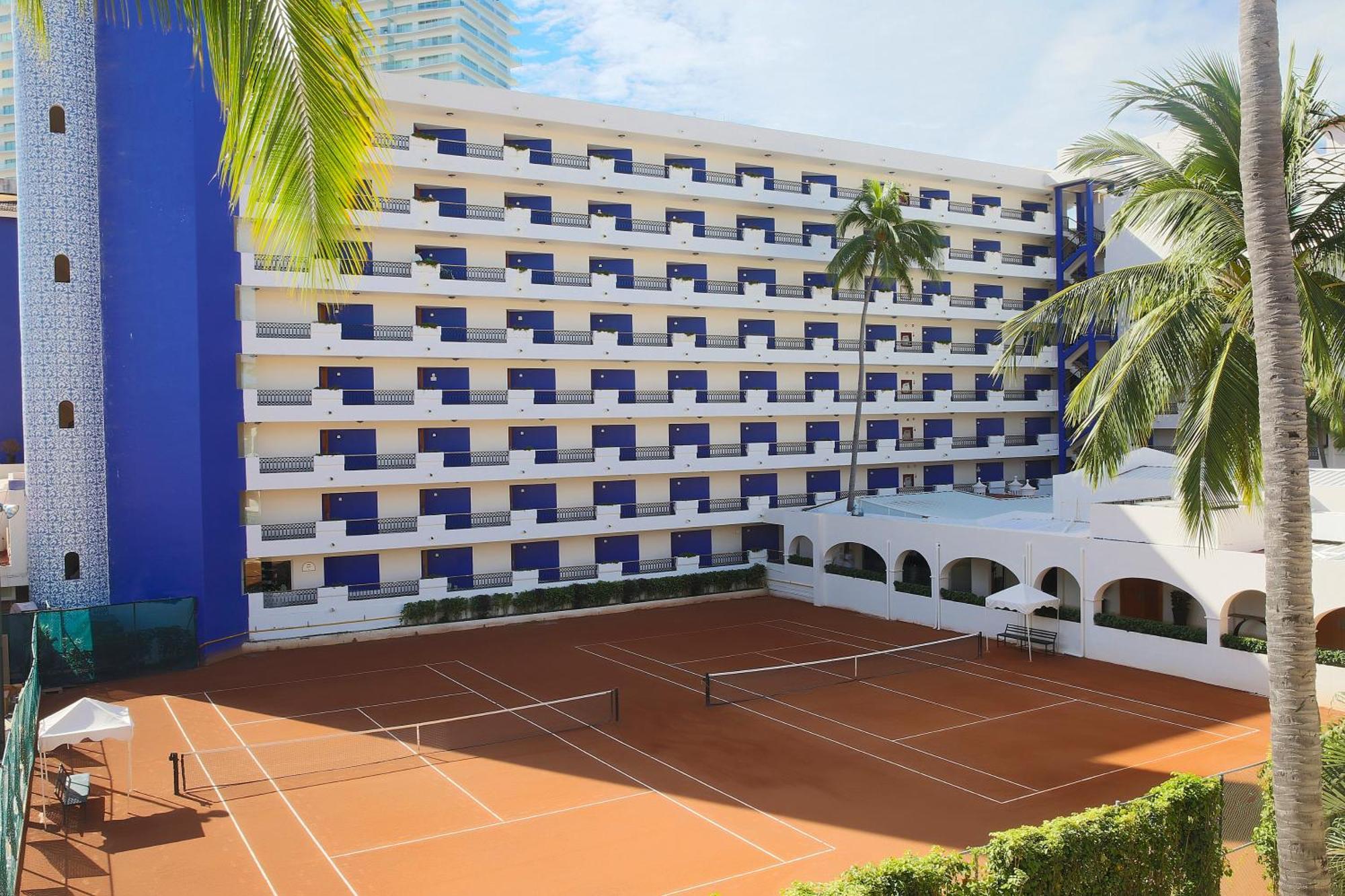 Resort Crown Paradise Club