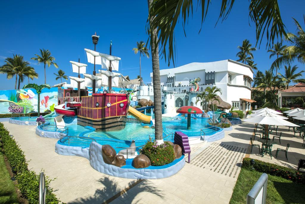 Resort Crown Paradise Club